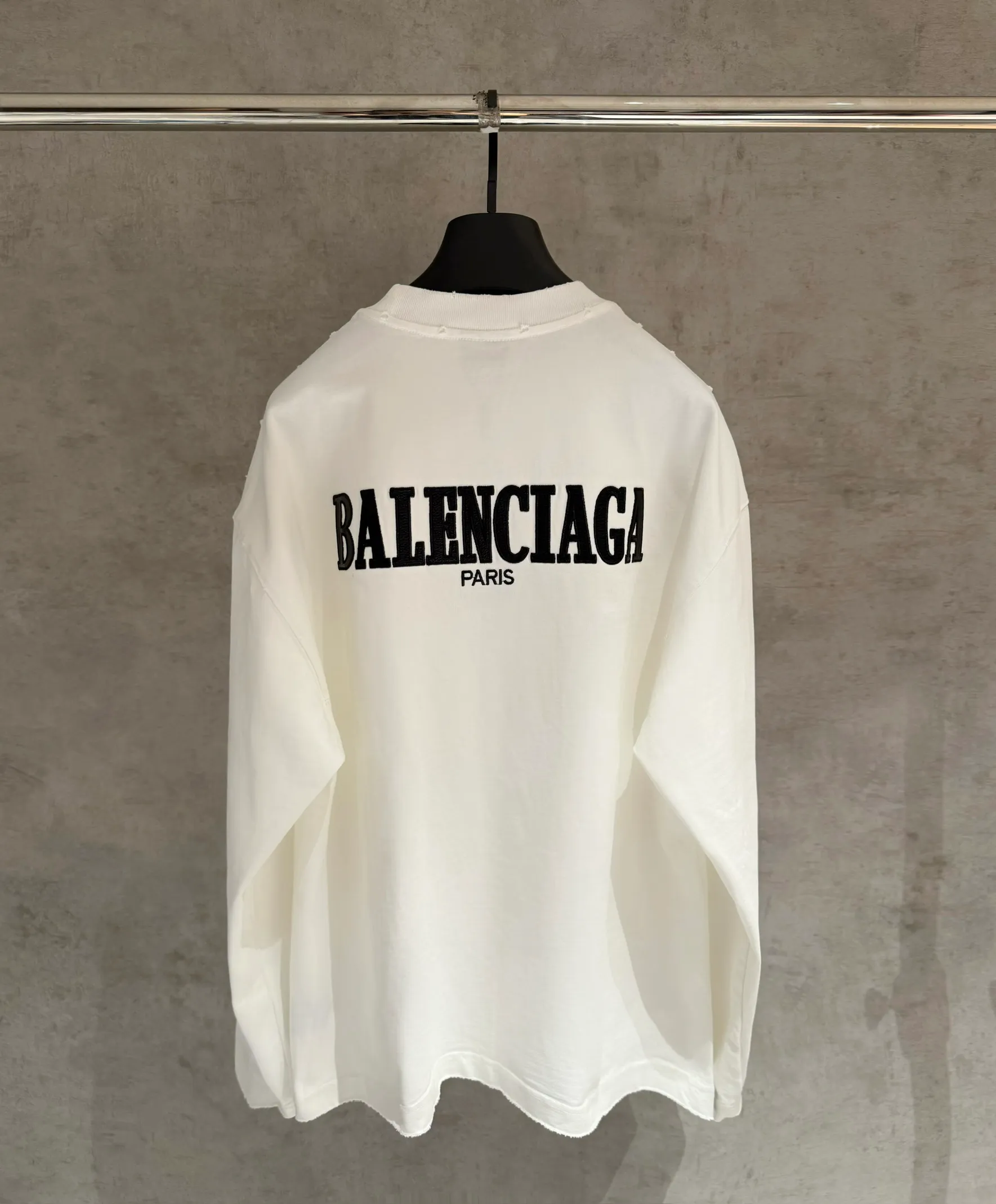 🅿️350 [Strict quality control] Balenciaga 25ss logo embroidered long-sleeved T-shirt. The fabric is made of custom-dyed 100% cotton double-ply fabric. 420g garment wash. Front and rear panels embroidery. Front panel post-garment washing process. Custom hardware. Thread. Accessories. Matching. Same style for men and women. Color: black/grey/white. Size: M-2xl