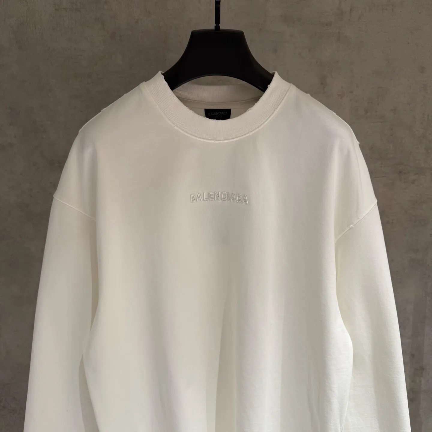 🅿️350 [Strict quality control] Balenciaga 25ss logo embroidered long-sleeved T-shirt. The fabric is made of custom-dyed 100% cotton double-ply fabric. 420g garment wash. Front and rear panels embroidery. Front panel post-garment washing process. Custom hardware. Thread. Accessories. Matching. Same style for men and women. Color: black/grey/white. Size: M-2xl