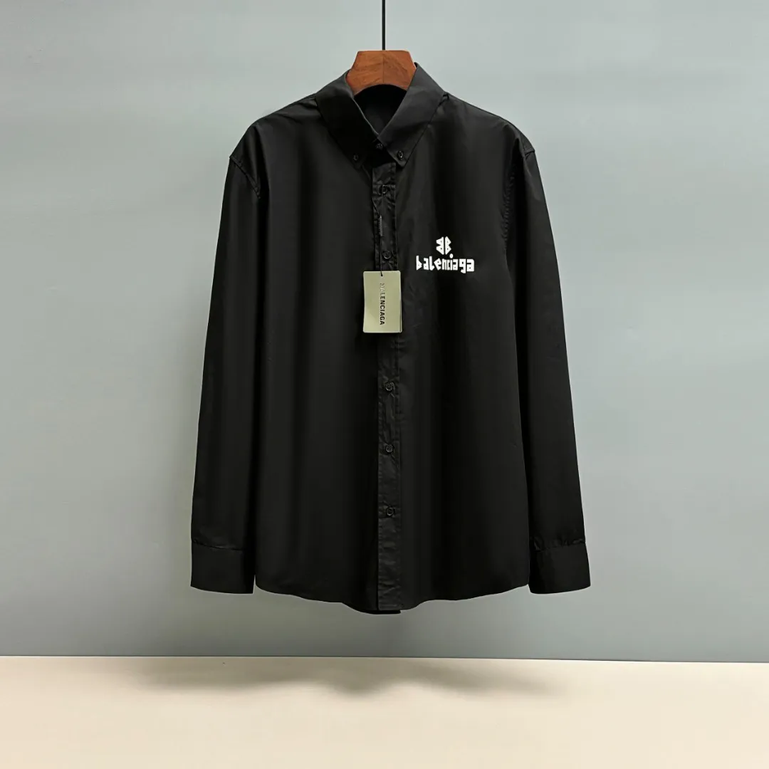 🅿️220 BALENCIAGA/Balenciaga early autumn thick plate printed shirt, customized classic 40-count plain weave imitation Tencel Paris shirt fabric, loose version, three-dimensional upper body, smooth and natural lines, from shoulder line to waistline to hem, smooth transition of lines, no unnecessary folds or accumulation, neat and stretchy overall, customized Paris logo engraved button-down, with Paris logo on the chest and large-area WI-FI printing on the back, the effect is three-dimensional, the printing completely fits the fabric There will be no problems such as color fading, peeling off, etc. Size: S M L XL