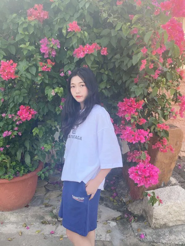 ♻️💯Upper body reference model picture❤️Balenciaga 21SS BLCG Balenciaga Wave Cola Shorts, a classic and versatile style is here! With these pants, they look perfect no matter what outfit you wear! Get it now! Customized special surface. Made of high-quality materials, the garments are washed, soft and comfortable to the touch.  360 grams of dust-free sweatshirt fabric, washed and cut. Imported environmentally friendly water glue is added to the garment and washed twice to ensure consistent printing. Customized wash mark. This year's sincere shorts LOGO adopts Japanese Tajima embroidery technology, and the printing is full and meticulous. Color: Black/Grey/White/Blue Size: XS-L P:300