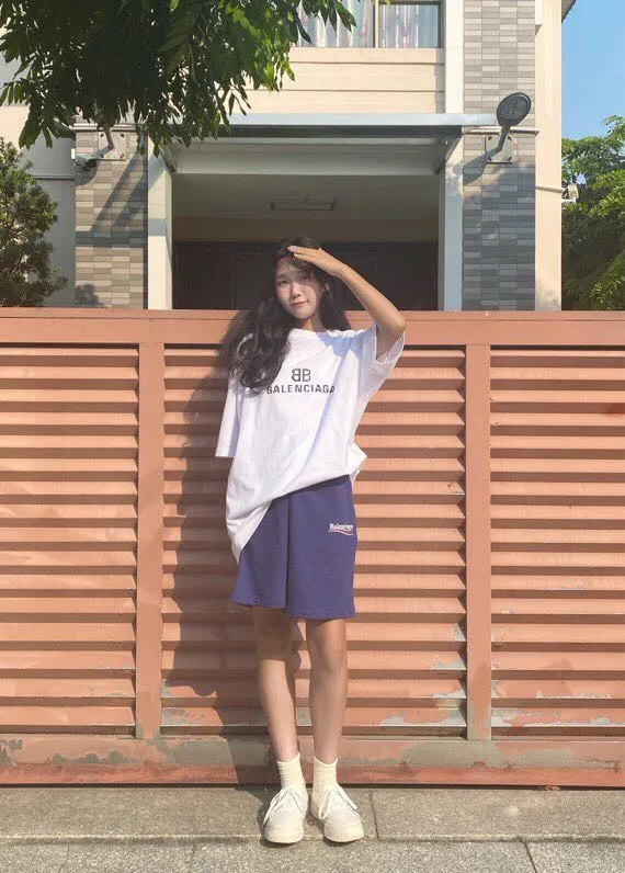 ♻️💯Upper body reference model picture❤️Balenciaga 21SS BLCG Balenciaga Wave Cola Shorts, a classic and versatile style is here! With these pants, they look perfect no matter what outfit you wear! Get it now! Customized special surface. Made of high-quality materials, the garments are washed, soft and comfortable to the touch.  360 grams of dust-free sweatshirt fabric, washed and cut. Imported environmentally friendly water glue is added to the garment and washed twice to ensure consistent printing. Customized wash mark. This year's sincere shorts LOGO adopts Japanese Tajima embroidery technology, and the printing is full and meticulous. Color: Black/Grey/White/Blue Size: XS-L P:300