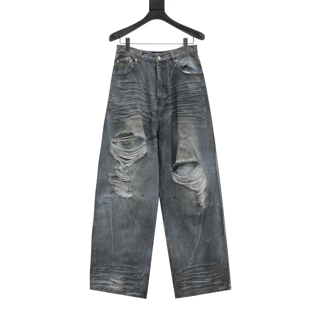 🅿️540 Balenciaga/Balenciaga Hidden stained and dirty ripped denim trousers. Custom-woven and custom-dyed raw denim and denim. The texture is very high-end! Double-layer fabric, custom-made camouflage twill cotton and comfortable texture fabric on the inside! Craftsmanship: embroidery, tearing, cutting, fraying, and a lot of damage. All are handmade by master workers, and they are restored one by one. The auxiliary materials and hardware are customized one-to-one. The loose version can be used by both men and women! Size: 28-34