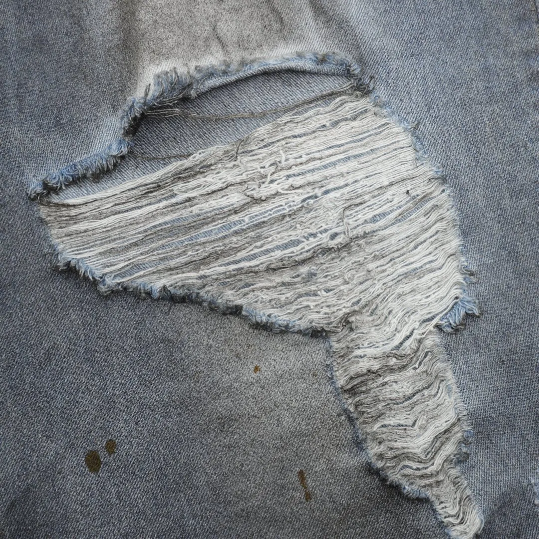 🅿️540 Balenciaga/Balenciaga Hidden stained and dirty ripped denim trousers. Custom-woven and custom-dyed raw denim and denim. The texture is very high-end! Double-layer fabric, custom-made camouflage twill cotton and comfortable texture fabric on the inside! Craftsmanship: embroidery, tearing, cutting, fraying, and a lot of damage. All are handmade by master workers, and they are restored one by one. The auxiliary materials and hardware are customized one-to-one. The loose version can be used by both men and women! Size: 28-34