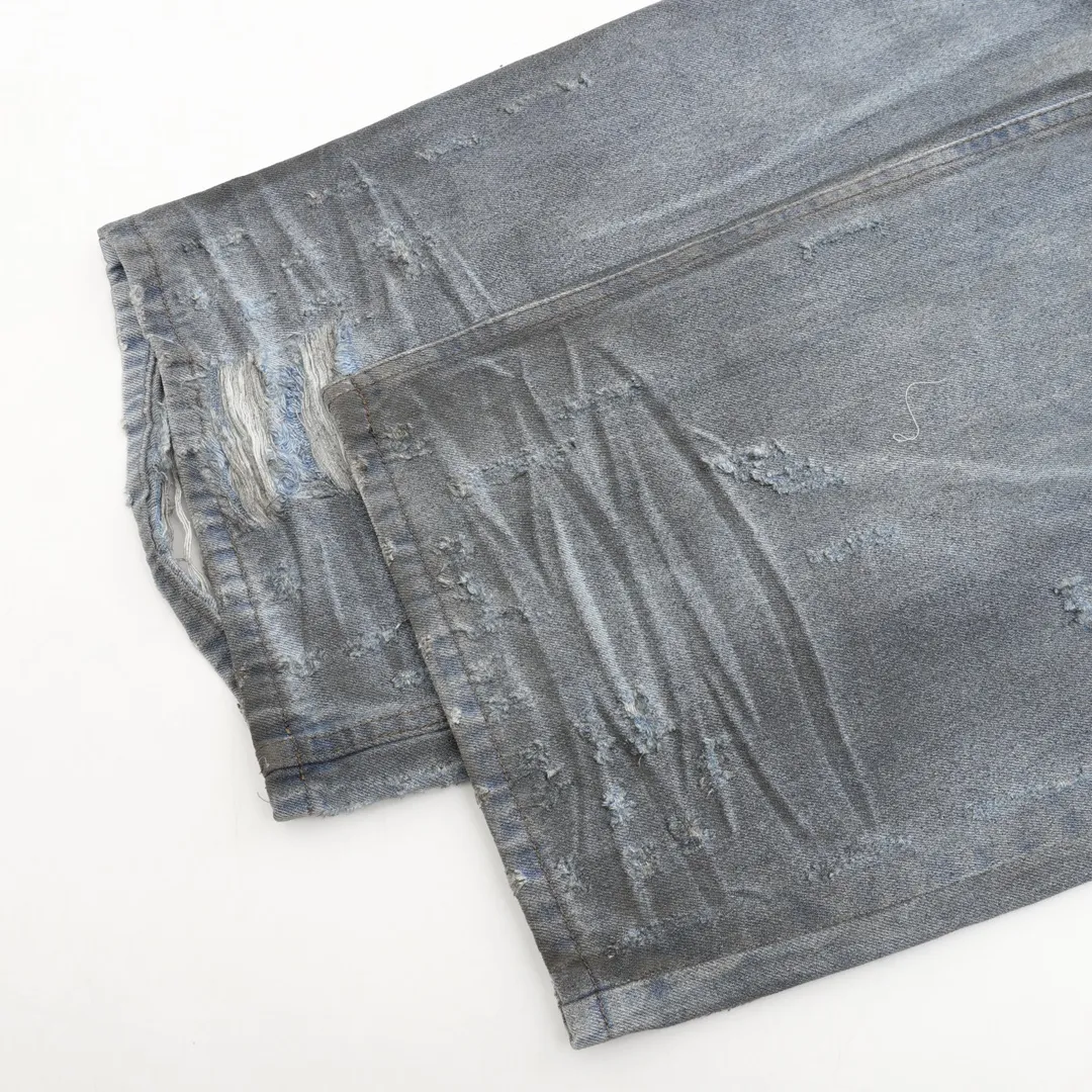 🅿️540 Balenciaga/Balenciaga Hidden stained and dirty ripped denim trousers. Custom-woven and custom-dyed raw denim and denim. The texture is very high-end! Double-layer fabric, custom-made camouflage twill cotton and comfortable texture fabric on the inside! Craftsmanship: embroidery, tearing, cutting, fraying, and a lot of damage. All are handmade by master workers, and they are restored one by one. The auxiliary materials and hardware are customized one-to-one. The loose version can be used by both men and women! Size: 28-34