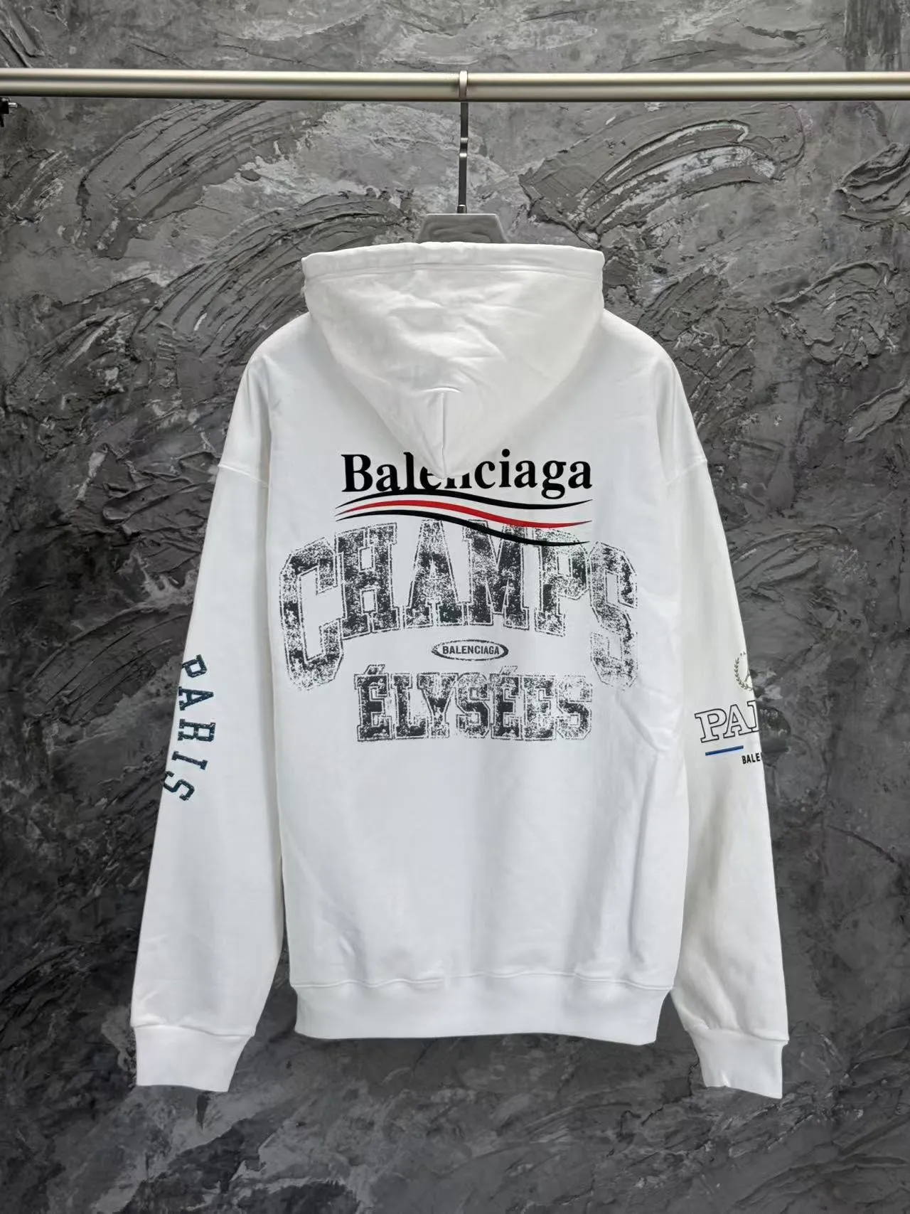 🅿️360 BALENCI*GA Paris' latest Balenciaxx art multi-branded hooded long-sleeved sweatshirt. The front printing uses imported environmentally friendly offset printing. The effect is three-dimensional. Exclusively woven and dyed 460g fabric. Threads are dyed in the same vat with zero color difference. Brick cabinet synchronization. Welcome to compare. Same style for men and women -Color: black white -SIZE: Xs S M L Style No. 8957#