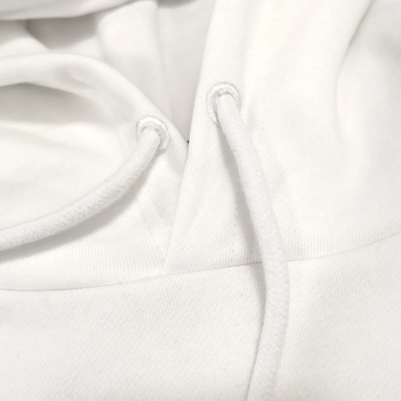 The top version of BALENCIAGA with large LOGO basic letters on the back, pure cotton, loose-fitting, high-end hooded sweatshirt for men and women, the same trendy brand. The god of simplicity in Paris, a volume sought after by many stars. Lisa’s favorite basic short-sleeved Paris style, which has a very high appearance rate. Wear alone, paired with jeans, shorts, and sweatpants, it's a versatile style. Xiaohongshu, a hot item on INS, a must-have for Paris fans.  The printing uses white glue as a base, coupled with Kornit direct injection, which ensures the anchorage of the printing and machine washing without any pressure. However, everyone should pay attention to something. The printing of this model is not thick glue, and the printing surface is not shiny. Please pay attention to the importance of version. Don't make a pattern based on the pictures. If you don't have the original version, you won't be able to make it look one to one like the original version. At most, you can just make a look. It's just a piece of clothing without a soul. The fabric is made of 480g combed cotton terry fabric, and the threads and fabric are custom-woven and dyed in the same style, with no color difference.  A complete set of customized tags, collar tags, washed, plastic bags, and most importantly, a complete set of bags, tag codes, and codes are all authentic.  Color: White Size: XS-L P:450