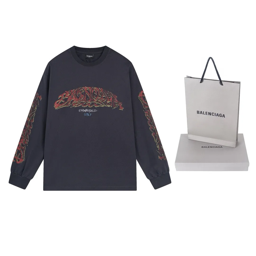🅿️220 real photos [Top version. Official website quality] BALENCI*GA/Paris. 2024 latest flame graffiti direct-printed long-sleeved T-shirt. Brick cabinet synchronization. ⚠️Difference in market currency. YB development. The fabric is made of Paris ZP custom-woven and dyed 100% cotton double yarn compact cotton. The weight is 260 grams, the cloth surface is clean. The cloth pattern is clear, soft and comfortable. The threads are dyed with no color difference. The front and back printing adopts Kornit direct-printing printing pattern and adopts OS loose shoulder-dropping pattern. Same style for men and women. Code: BL225013 Color: dark gray blue, pink. Size: XS S M L