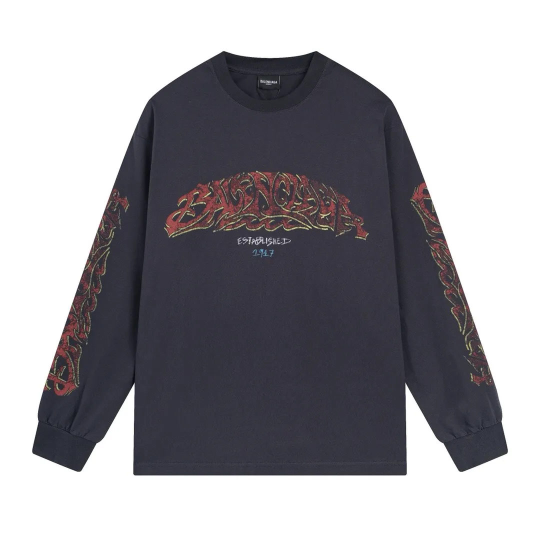 🅿️220 real photos [Top version. Official website quality] BALENCI*GA/Paris. 2024 latest flame graffiti direct-printed long-sleeved T-shirt. Brick cabinet synchronization. ⚠️Difference in market currency. YB development. The fabric is made of Paris ZP custom-woven and dyed 100% cotton double yarn compact cotton. The weight is 260 grams, the cloth surface is clean. The cloth pattern is clear, soft and comfortable. The threads are dyed with no color difference. The front and back printing adopts Kornit direct-printing printing pattern and adopts OS loose shoulder-dropping pattern. Same style for men and women. Code: BL225013 Color: dark gray blue, pink. Size: XS S M L