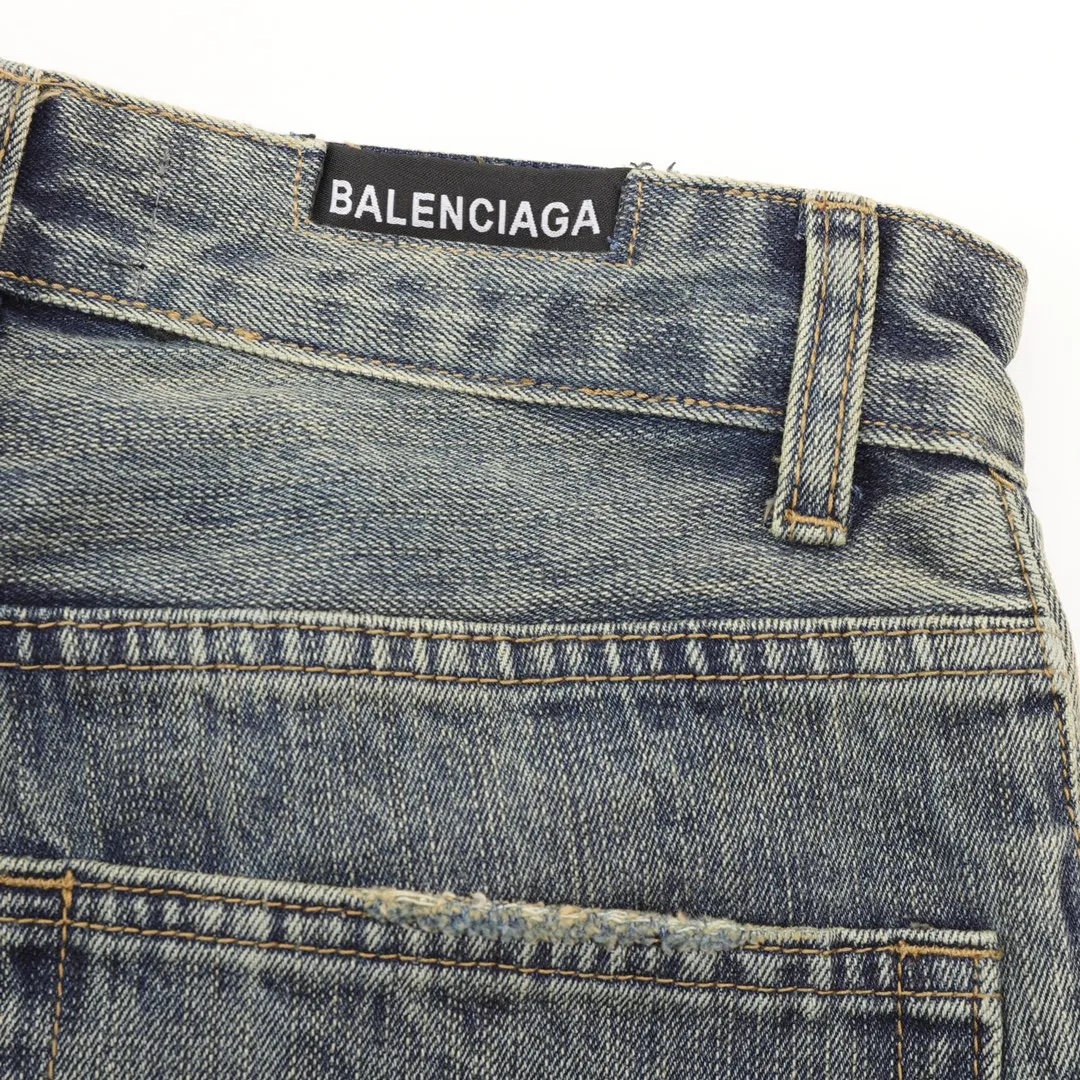 🅿️540 Balenciaga/Balenciaga blue washed orange flared jeans, custom-made pure cotton bamboo strip denim fabric, thick texture, anti-wrinkle, shrinkage and deformation, micro-flare version of the trouser legs make you slimmer and taller, heavy washing shows an orange retro color, the surface bamboo texture is more three-dimensional and prominent, and the trousers are made of 100-gauge cotton padding. It is more comfortable to wear next to the body. Customized 1:1 waistband main and sub-labels, customized 1:1 Paris logo bronze buttons and rivet zippers, micro-horn version Size: XS-L