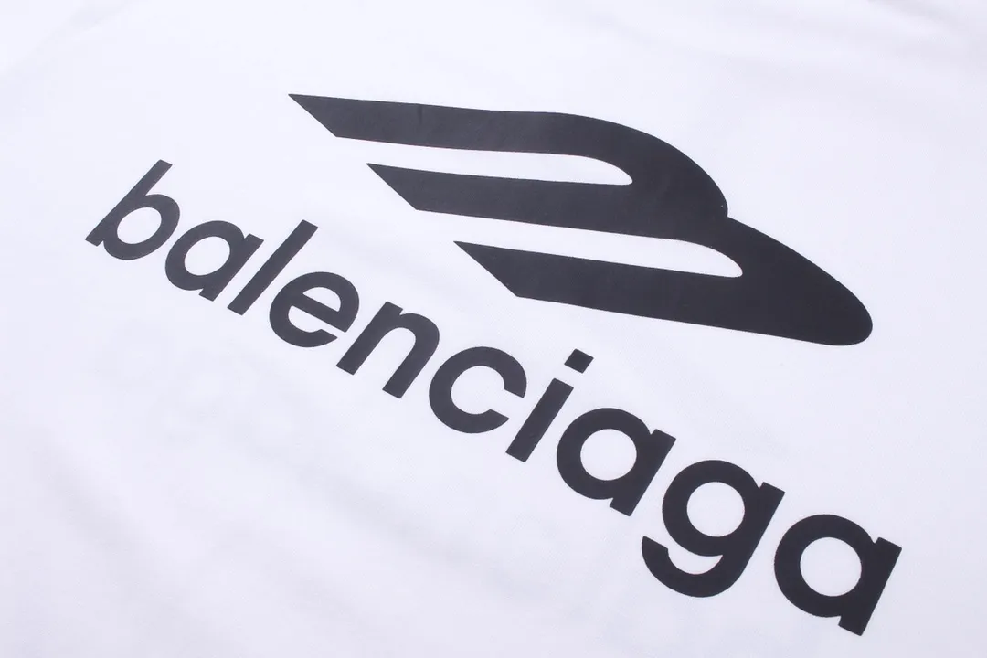 🅿️180 real photos [Top version. Official website quality] BALENCI*GA/Paris BALENCI*GA#2024 latest model, big LOGO icon. Front and back. Left and right printed short-sleeved T-shirts. Brick cabinet synchronization. Genuine products are developed and developed in the first time. Welcome to compare! The fabric is made of Paris ZP custom-woven and dyed 100% cotton double-yarn compact cotton. The weight is 260 grams. The cloth surface is clean. The cloth pattern is clear. It is soft and comfortable. It has good color fastness and is not easy to change color. The threads are woven and dyed with no color difference. The printing uses imported environmentally friendly ♻️ glue, which has a three-dimensional effect and clear lines. There are no rough edges and lines, and the version adopts the OS loose shoulder design. Same style for men and women. Code: BL223317 Color: Dark blue gray. White Size: XS to L