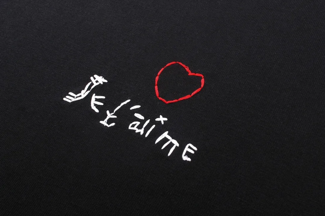 🅿️170 Detail Picture [Top version. Official website quality] BALENCI*GA/Paris BALENCI*GA#Valentine's Day. The latest model limited to Chinese Valentine's Day, love embroidered washed and distressed short-sleeved T-shirt brick cabinet synchronization. The fabric is made of Paris ZP custom-woven and dyed cotton double yarn. The weight is 260 grams. The cloth surface is clean. The cloth pattern is clear. Soft and comfortable. Good color fastness. Not easy to change color. The threads are woven and dyed with no color difference. The front and back embroidery is embroidered with an embroidery machine imported from Tajima. The effect is three-dimensional and the garment is distressed. The version adopts OS loose shoulder design. Same style for men and women. Code: BL233306 Color: black. White, red Size: XS to L