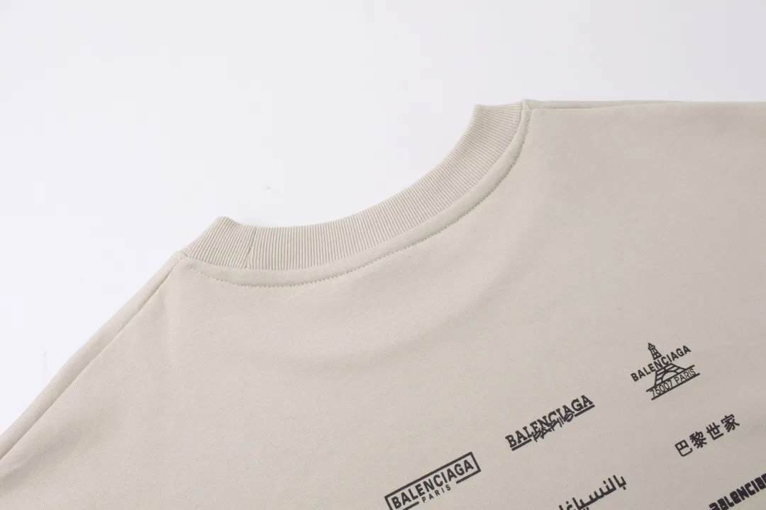 🅿️250 Detailed picture [Top version. Official website quality] BALENCI*GA/Paris BALENCI*GA# 2024 spring and summer new style, long-sleeved round neck sweatshirt with classic LOGO printed all over it. 2024 spring and summer new product. Brick cabinet synchronization. Welcome to compare. The fabric is made of Paris ZP custom-woven and dyed cotton sweatshirt. The weight is 450 grams, the cloth surface is clean, the cloth texture is clear, soft and comfortable. The color fastness is good. It is not easy to change color. The threads are woven and dyed with no color difference. The printing uses imported environmentally friendly rubber paddles, precision stencils, fine LOGO letters, clear letters, no burrs, and a three-dimensional effect. Restore brick cabinet. The version adopts OS loose shoulder style. Same style for men and women. Code: BL235563 Color: black, Mi Xing Size: XS S M L