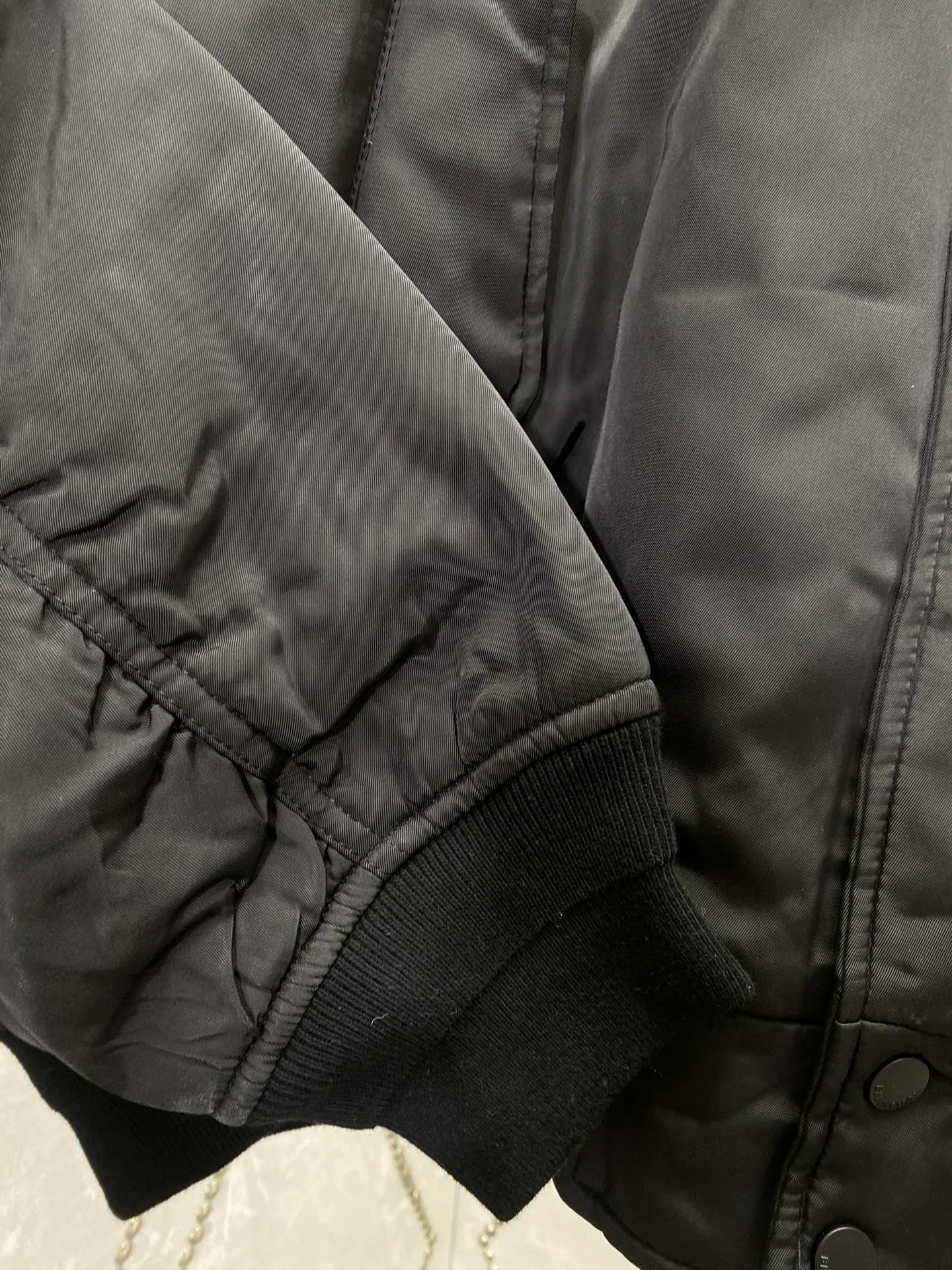 🅿️580 Paris 24ss new black nylon jacket, designed with 2 snap-button flap pockets on the front, ribbed trim, and embroidered Balenciaga boxing artwork on the chest and back! Same style for men and women! Size: XXS.XS.S.M.