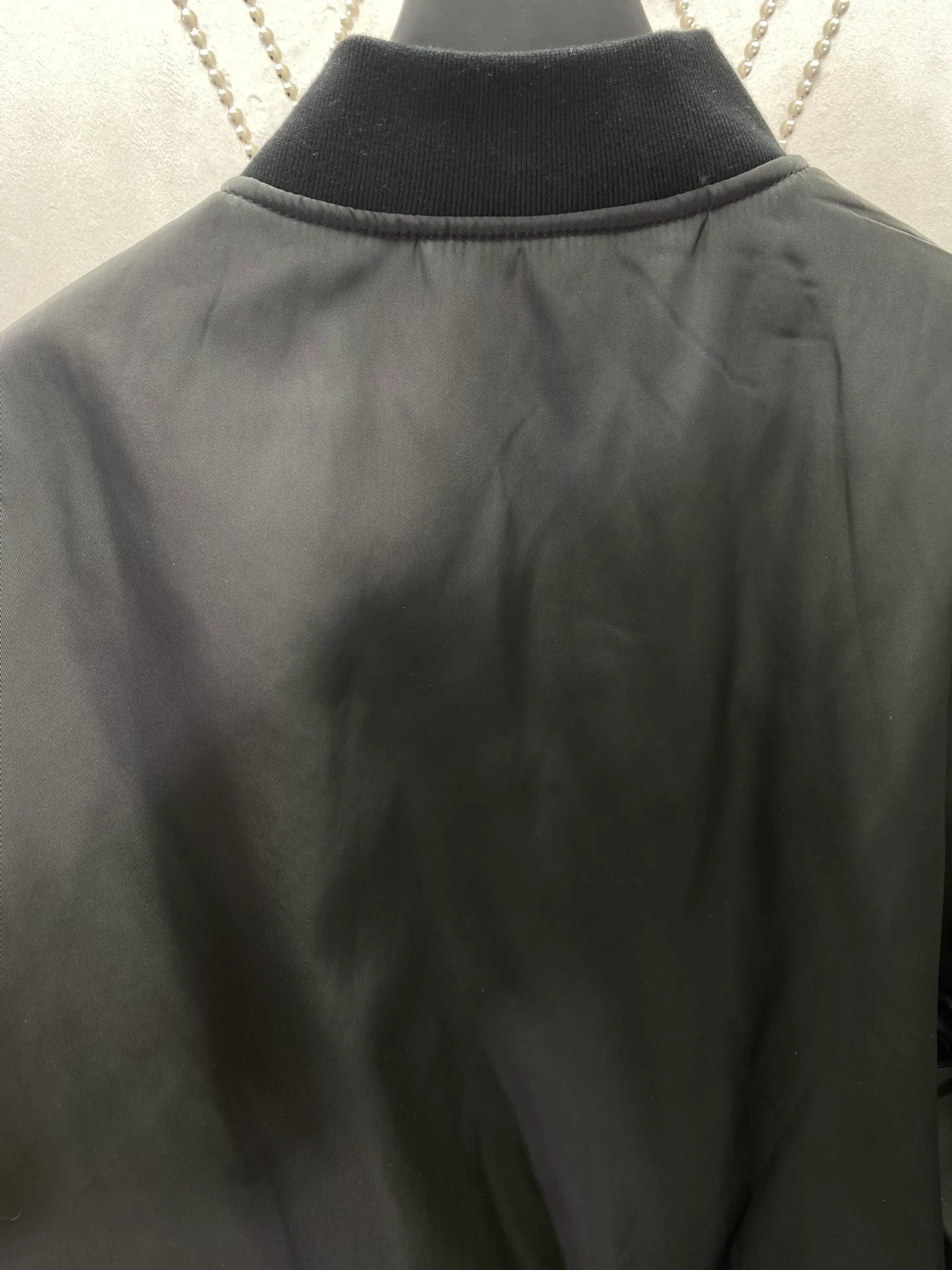 🅿️580 Paris 24ss new black nylon jacket, designed with 2 snap-button flap pockets on the front, ribbed trim, and embroidered Balenciaga boxing artwork on the chest and back! Same style for men and women! Size: XXS.XS.S.M.