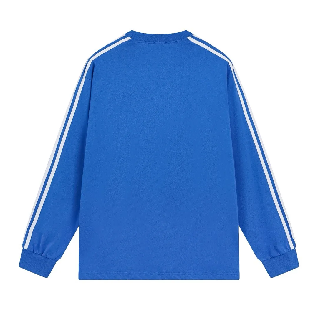 🅿️216 Actual pictures [Top version. Official website quality] BALENCI*GA/Paris co-branded Adidas Adidas clover three-stripe LOGO printed long-sleeved T-shirt #brick cabinet synchronization. Wait for a while to purchase and develop. Differentiating market currency, the fabric is made of Paris ZP custom-woven and dyed cotton double yarn. Weighing 260 grams, the cloth surface is clean. The cloth pattern is clear, soft and comfortable. The threads are dyed with no color difference. The classic pattern is printed with advanced materials, the letters are clear, three-dimensional, without burrs, and the brick cabinet is restored. Comparisons welcome. The version adopts OS loose shoulder design. Same style for men and women. Code: BL225008 Color: black, white, blue Size: XS S M L