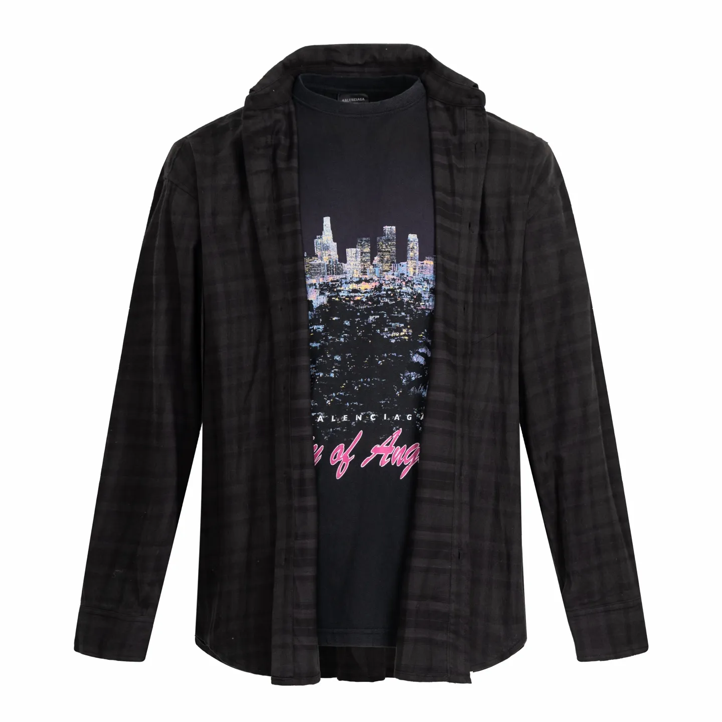 🅿️720 BLCG 25FW night scene plaid genuine two-piece spliced ​​jacket. The shirt fabric is made of custom blended plaid jacquard woven fabric, the T-shirt fabric is made of 24S 185g double yarn special textile compact cotton fabric, and the T-shirt rib is made of 32S 340g double yarn stretch rib. The two-piece set of lapel shirts integrates craftsmanship and dialogues with style through the four pillars of composite structure design, difficult screen printing, sophisticated detail processing and overall distressed finishing. It achieves the diverse unity of style and function, retro and contemporary, luxury and casualness in one single product; it redefines the wearing possibilities of modern shirts. Its core value lies in the groundbreaking "two-piece" composite structure, which perfectly combines the rigor of woven with the flexibility of knitting. The outer shirt is made of cotton poplin, which uses its tight weave structure to bring a smooth surface and crisp bones, creating a smart outer silhouette; the inner part integrates a vintage jersey short sleeve, which uses its natural elasticity and softness to provide unparalleled personal comfort. The interior is printed with front artwork, and the night scene pattern is printed using multi-screen environmentally friendly oil-based dark floral paste. The richness of pattern colors and the precision of details are combined with the use of environmentally friendly oily dark flower paste materials. The special glue can form a light and strong coating after printing. The pattern presents a matte and slightly three-dimensional dark flower effect, which is smooth to the touch without the stickiness and hardening of traditional offset printing, which greatly ensures the wearing comfort and the durability of the pattern. The exterior shirt's crisp lapels, functional chest patch pockets, and exposed rounded hem create a simple yet sophisticated base. Engraved logo buttons, custom accessories with finely engraved logo. Through professional post-finishing processes such as enzyme washing and stone grinding, the garments are softened and micro-abraded as a whole, giving cotton poplin and knitted fabrics a uniform gentle fading and soft touch, imitating the unique texture formed after years of wearing. Size:1-2-3-4