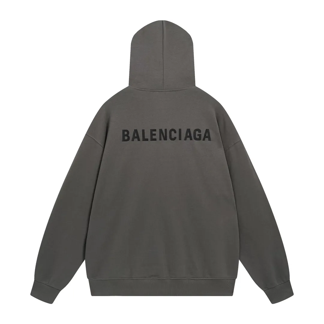 🅿️300 Detailed picture [Top version. Official website quality] BALENCI*GA/Paris#Classic model. Classic letter embroidered long-sleeved hooded sweatshirt on the front and back. 2023 autumn and winter brick cabinet synchronization.                       The fabric is made of Paris ZP custom-woven and dyed cotton double yarn David coat. The weight is 450 grams. The cloth surface is clean. The cloth pattern is clear, soft and comfortable. The threads are dyed with no color difference. The classic letters are embroidered with an imported Tajima embroidery machine. The letters are clear and the effect is three-dimensional, restoring the brick cabinet. The version adopts the OS loose shoulder style. The same style for men and women. Coding: BL238039 Color: black, ash, purple, khaki, off-white Size: XS S M L