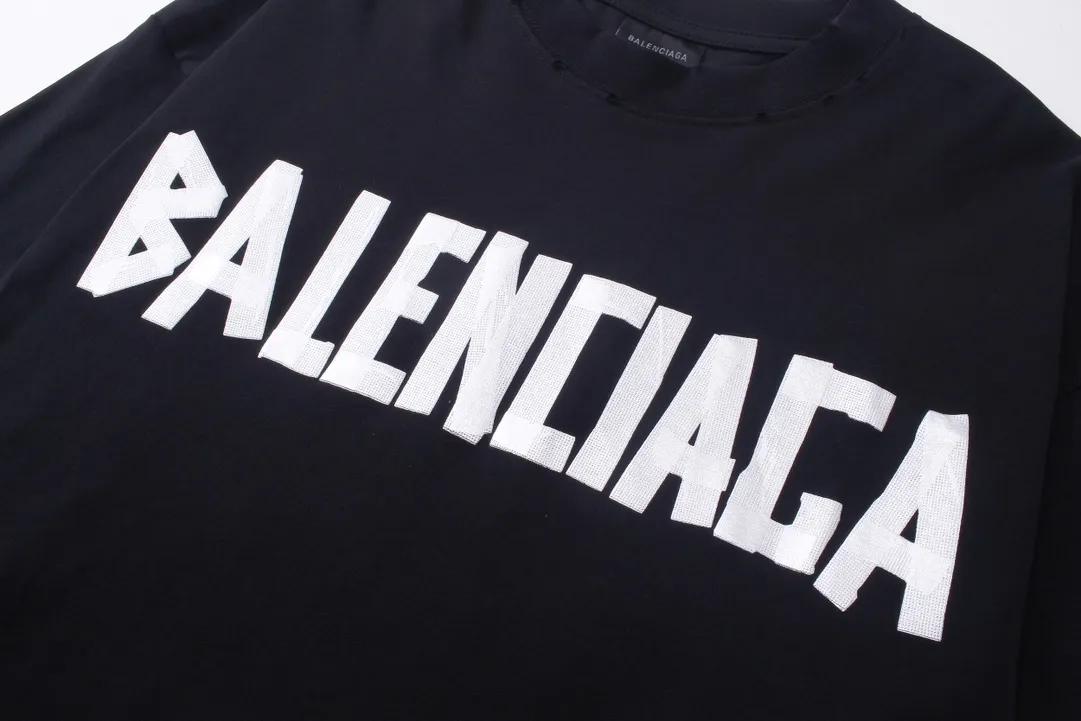 🅿️250 BALENCI*GA Paris tape series printed washed distressed long sleeves. The fabric is made of 280g Paris-specific double yarns*high weight 1:1 double yarn rib. The front and rear panels are made of imported Kornray machine direct-injection printing technology. Distressing + multi-position cutting and wear-making process. Two high-temperature shaping washes. os dropped shoulders and loose version. Same style for men and women -Color: off-white, iron gray, burgundy, green, black blue, fog blue -SIZE: XS S M L style number 8602#