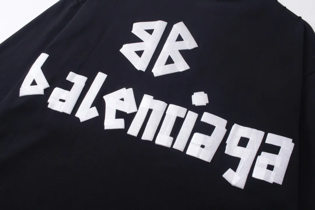 🅿️250 BALENCI*GA Paris tape series printed washed distressed long sleeves. The fabric is made of 280g Paris-specific double yarns*high weight 1:1 double yarn rib. The front and rear panels are made of imported Kornray machine direct-injection printing technology. Distressing + multi-position cutting and wear-making process. Two high-temperature shaping washes. os dropped shoulders and loose version. Same style for men and women -Color: off-white, iron gray, burgundy, green, black blue, fog blue -SIZE: XS S M L style number 8602#