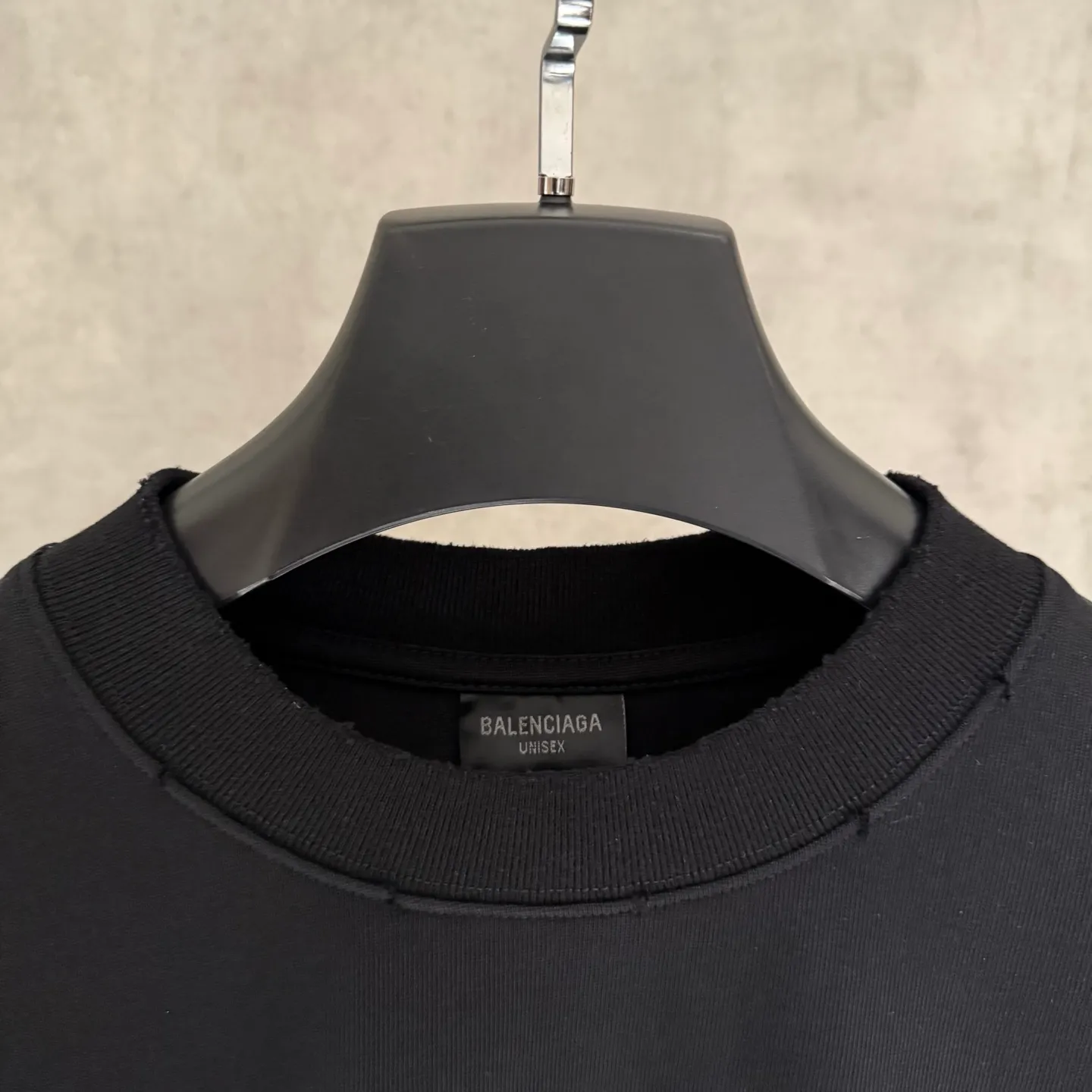 🅿️350 [Strict quality control] Balenciaga's new heavy-weight long-sleeved sweatshirt T-shirt. Heavy 420g double yarn fabric. Three-dimensional embroidery on the front and full-length patch embroidery on the back. The whole garment is washed twice. The four sides are frayed and torn. Heavy fabric. The collar is made of icy Salona. Loose version. Deep, wide and stylish. No deformation or shrinkage. 3 colors of black, white and gray. Size: M-2xl