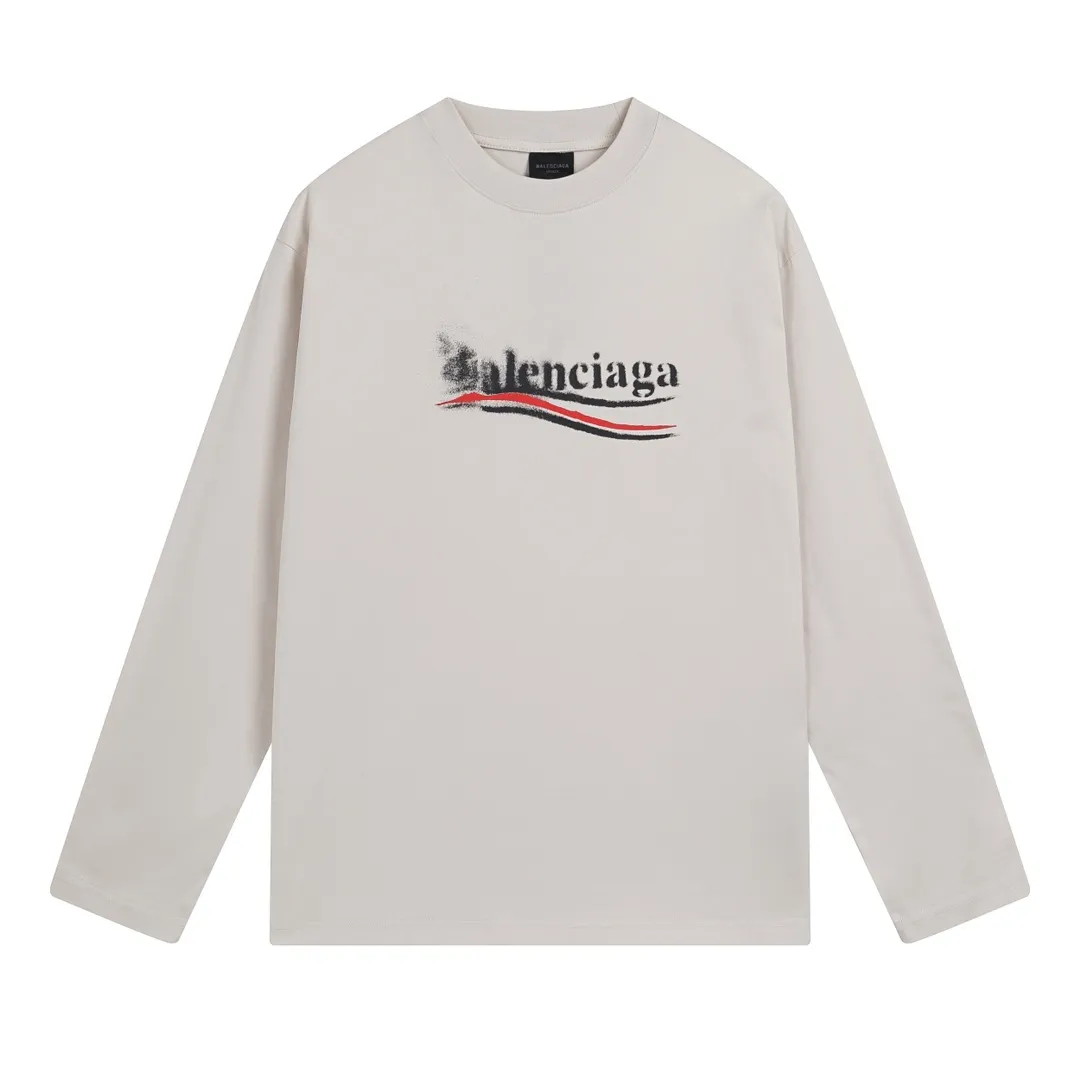🅿️206 Real photos [Top version. Official website quality] BALENCI*GA/Paris. 2024 new classic letter LOGO printed graffiti long-sleeved T-shirt. Brick cabinets are synchronized. Genuine products are developed at the first time. All fabric colors are available. Printed Y boards are customized. Enjoy printing and comparison! The fabric is made of Paris ZP custom-woven and dyed cotton double yarn. Weighing 260 grams, the cloth surface is clean. The cloth pattern is clear, soft and comfortable. The threads are dyed with no color difference. The classic LOGO uses environmentally friendly imported materials to print graffiti, and the dot direct spray process creates a three-dimensional effect. Restore the brick cabinet, adopt the OS loose shoulder style. Same style for men and women Coding: BL225056 Color: black blue, off-white Size: XS S M L