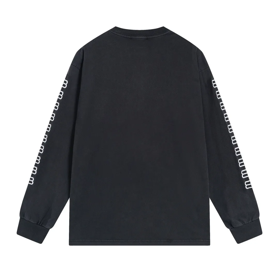 🅿️210 Real photos [Top version. Official website quality] BALENCI*GA/Paris. BB embroidery washed and distressed long-sleeved T-shirt. Brick cabinet synchronization. The fabric is made of Paris ZP custom-woven and dyed cotton double yarn compact cotton. The weight is 260 grams, the cloth surface is clean. The cloth pattern is clear, soft and comfortable. The threads are dyed with no color difference. The classic patterns are embroidered using imported embroidery machines. The effect is three-dimensional. Restored brick cabinets. Ready-made garments washed and distressed. Different market currency. Welcome to compare. The version adopts OS loose shoulder version. Same style for men and women. Code: BL225023 Color: Washed Black Size: XS S M L