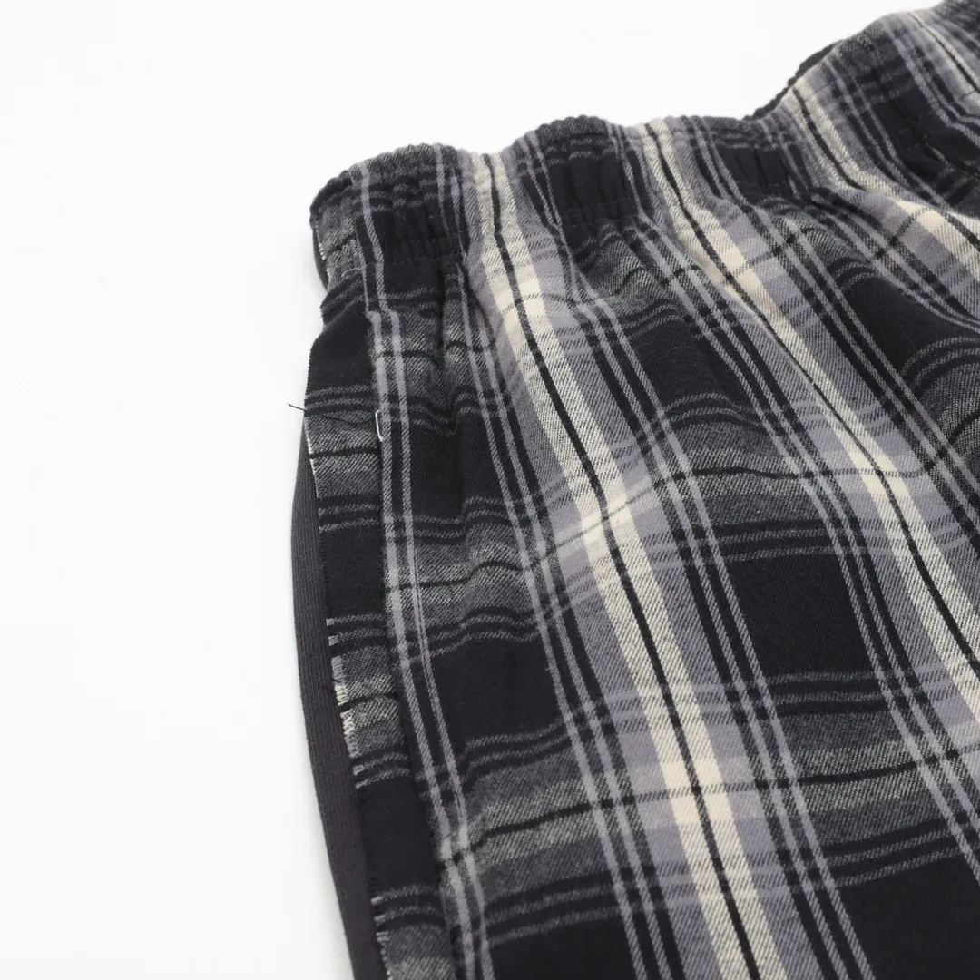 🅿️700 Balenciaga plaid spliced ​​trousers 🔥Top version🔥Balenciaga plaid fabric spliced ​​pure cotton terry black pattern gray sweatshirt fabric. Washed and nostalgic. Soft feel. Loose version. Versatile trousers. Same style for men and women. Size: XS-L