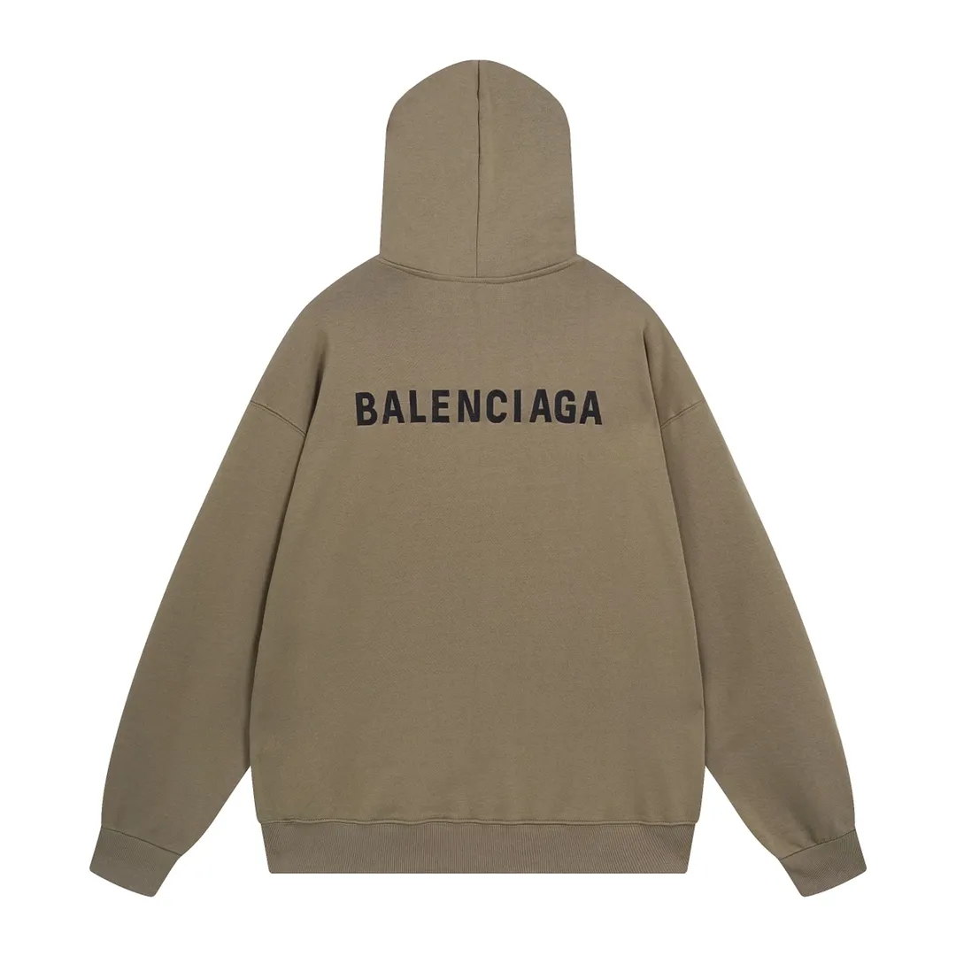 🅿️300 Detailed picture [Top version. Official website quality] BALENCI*GA/Paris#Classic model. Classic letter embroidered long-sleeved hooded sweatshirt on the front and back. 2023 autumn and winter brick cabinet synchronization.                       The fabric is made of Paris ZP custom-woven and dyed cotton double yarn David coat. The weight is 450 grams. The cloth surface is clean. The cloth pattern is clear, soft and comfortable. The threads are dyed with no color difference. The classic letters are embroidered with an imported Tajima embroidery machine. The letters are clear and the effect is three-dimensional, restoring the brick cabinet. The version adopts the OS loose shoulder style. The same style for men and women. Coding: BL238039 Color: black, ash, purple, khaki, off-white Size: XS S M L