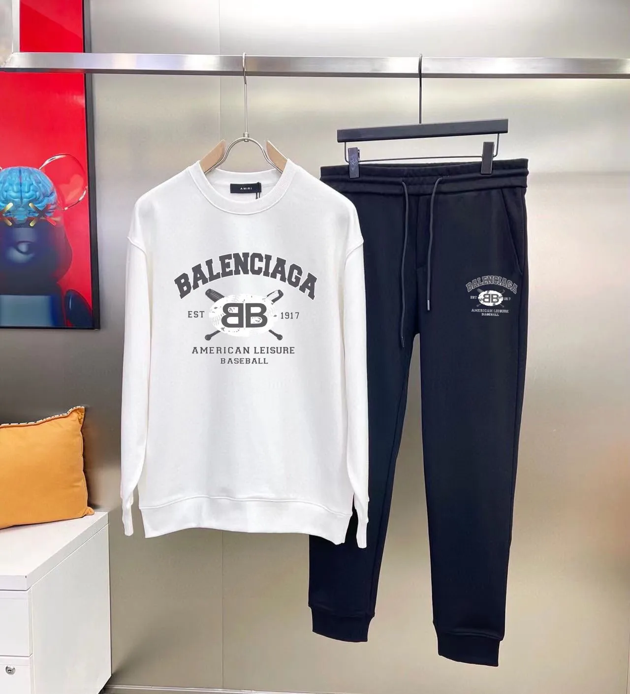 🅿️380 [BALENCIAGA] (Gospel for fat people) hot-selling suit is coming. Focus on the original version of the official website. 2025 new hot-selling sweatshirt suit. The original order is the best. 🇭🇰The meticulous work of top designers is dedicated to a fitting and perfect upper body effect. 100% natural high-quality Roman cotton, close-fitting comfort, noble and elegant! Original hardware embodies elegance and nobility! Counter size: M-5XL (maximum wear up to 220 pounds)