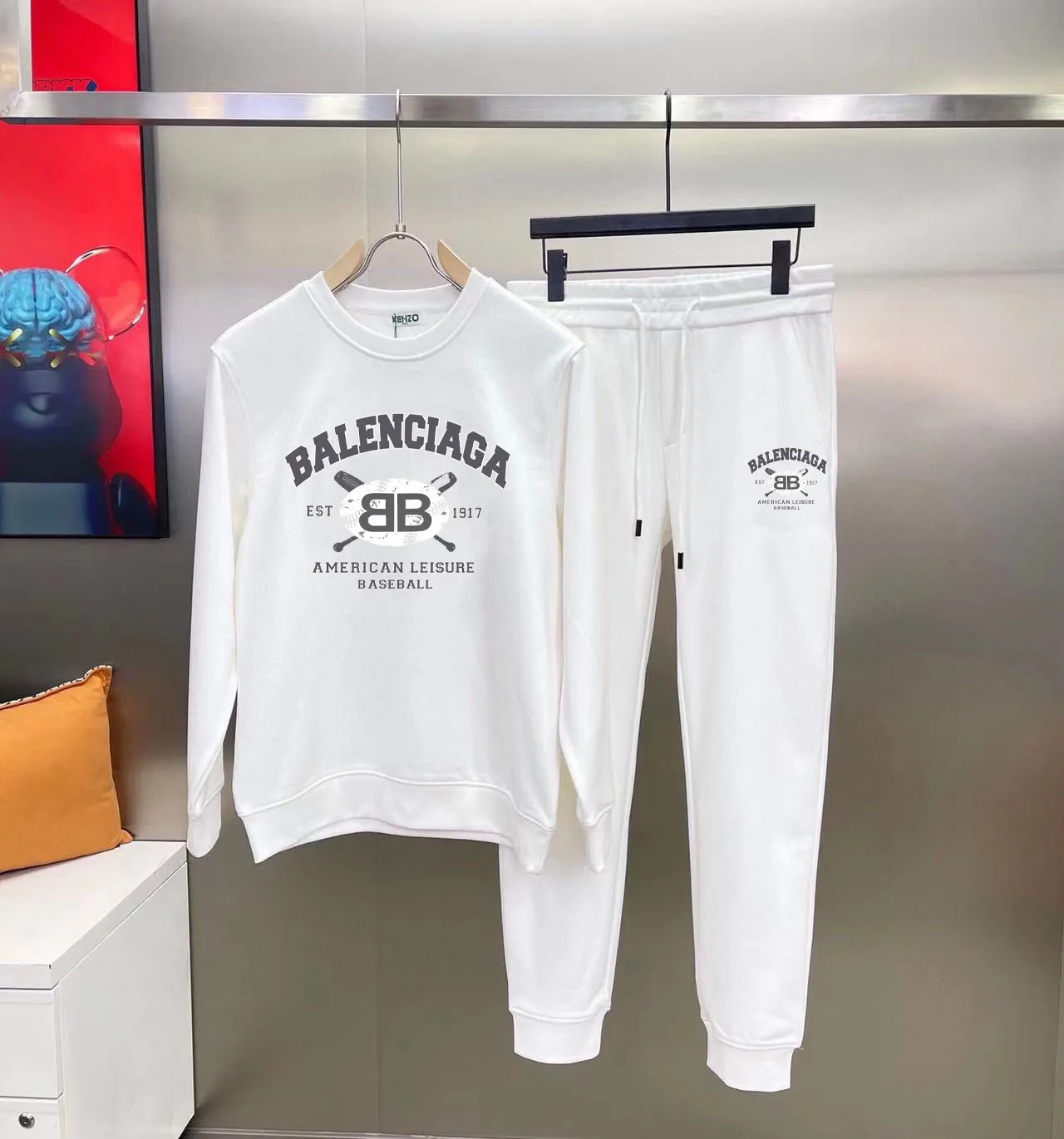 🅿️380 [BALENCIAGA] (Gospel for fat people) hot-selling suit is coming. Focus on the original version of the official website. 2025 new hot-selling sweatshirt suit. The original order is the best. 🇭🇰The meticulous work of top designers is dedicated to a fitting and perfect upper body effect. 100% natural high-quality Roman cotton, close-fitting comfort, noble and elegant! Original hardware embodies elegance and nobility! Counter size: M-5XL (maximum wear up to 220 pounds)