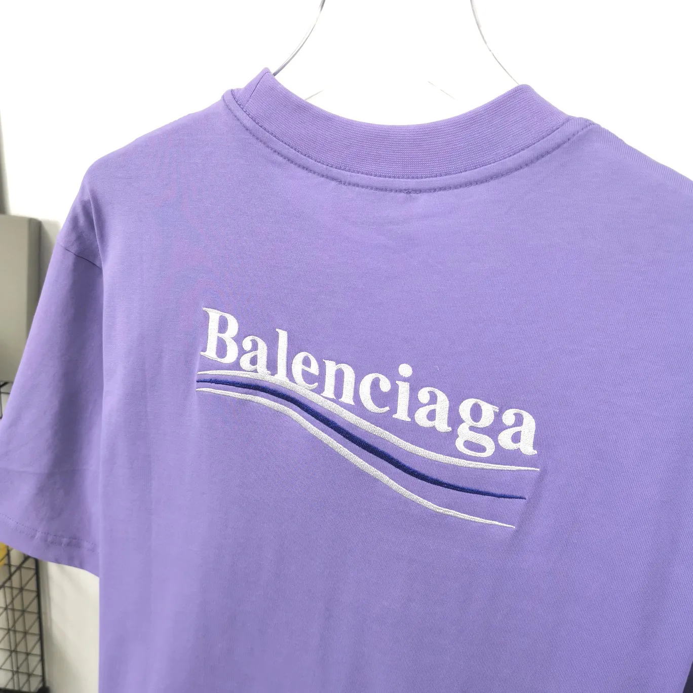 [New arrival] The top tested version of Balenciaga BALENCIAGA Cola Malone embroidery printed male and female couple star same style short-sleeved T-shirt in three colors, guaranteed to be the same as the original fabric, no color difference! Customized dyeing in a package! INS, Xiaohongshu’s popular style, classics that never fade away! The king of orders in Spain, the fried chicken is highly recommended! 32S 280g pure cotton double yarn fabric, comfortable and wide! Full of drape! The printing uses Tajima embroidery machine imported from Japan, which is known as the fighter among embroidery machines. The embroidery is meticulous, with no threads or skipped threads, the printing and embroidery are full and fine, and the letter spacing is consistent with ZP! Wearing it gives you full confidence and peace of mind! The labels and washes are all correct! On behalf of G at the same level! Consistent packaging at the counter!  Size: XS-L Color: Beige, taro purple, active gray, light hemp gray P:260
