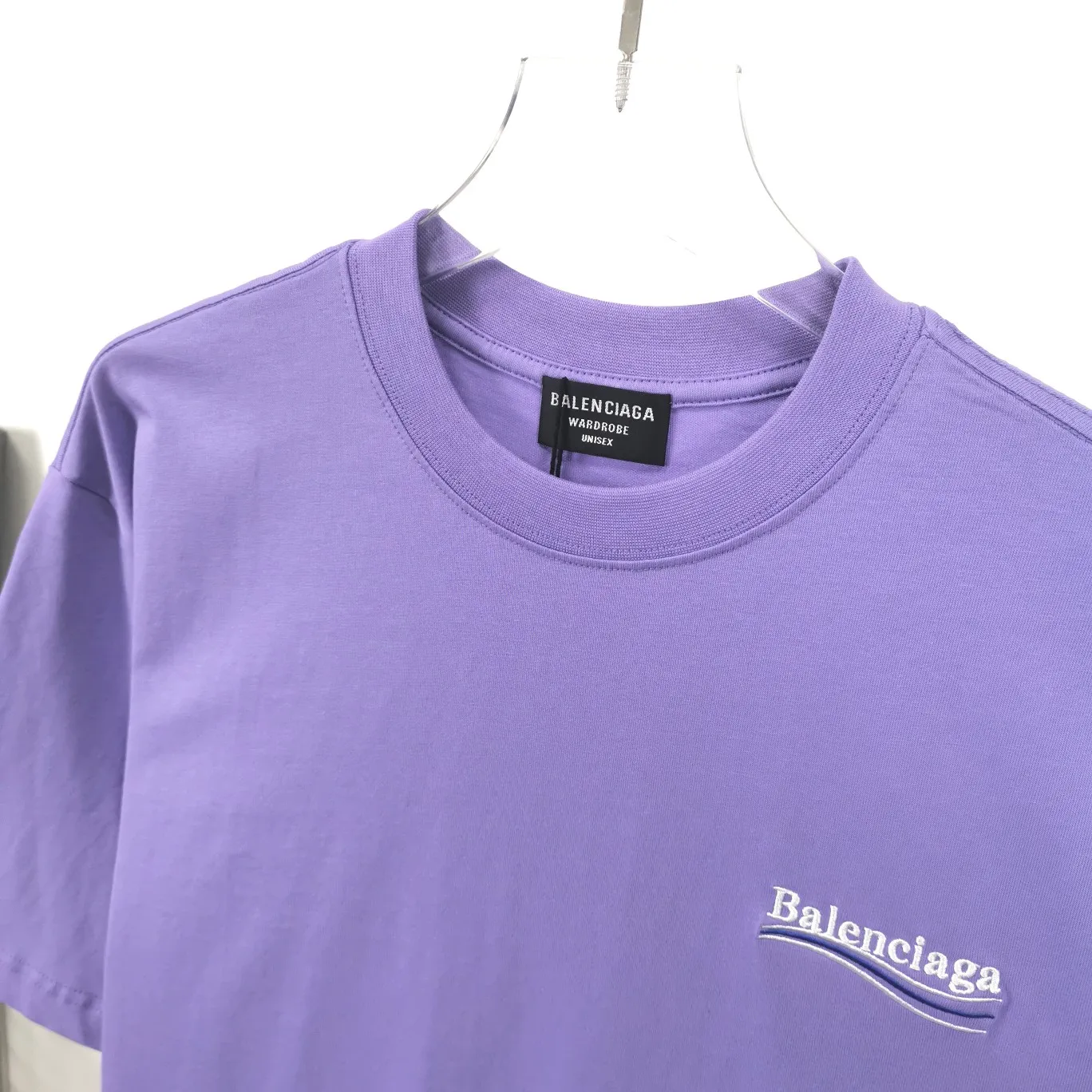 [New arrival] The top tested version of Balenciaga BALENCIAGA Cola Malone embroidery printed male and female couple star same style short-sleeved T-shirt in three colors, guaranteed to be the same as the original fabric, no color difference! Customized dyeing in a package! INS, Xiaohongshu’s popular style, classics that never fade away! The king of orders in Spain, the fried chicken is highly recommended! 32S 280g pure cotton double yarn fabric, comfortable and wide! Full of drape! The printing uses Tajima embroidery machine imported from Japan, which is known as the fighter among embroidery machines. The embroidery is meticulous, with no threads or skipped threads, the printing and embroidery are full and fine, and the letter spacing is consistent with ZP! Wearing it gives you full confidence and peace of mind! The labels and washes are all correct! On behalf of G at the same level! Consistent packaging at the counter!  Size: XS-L Color: Beige, taro purple, active gray, light hemp gray P:260