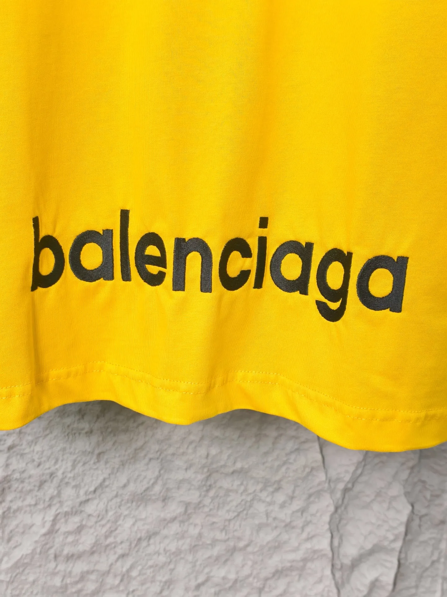 🅿️180 9207# Actual pictures Top version [[BALENCIA*GA] Official website quality Paris new ski series 3M size LOGO embroidered short-sleeved T-shirt OS version Loose dropped shoulders Unisex style Fabric: 260 grams 100% cotton double yarn Technology: Front and back embroidery Garment washing Shape solid Color: Black Blue Yellow Size: XS S M L