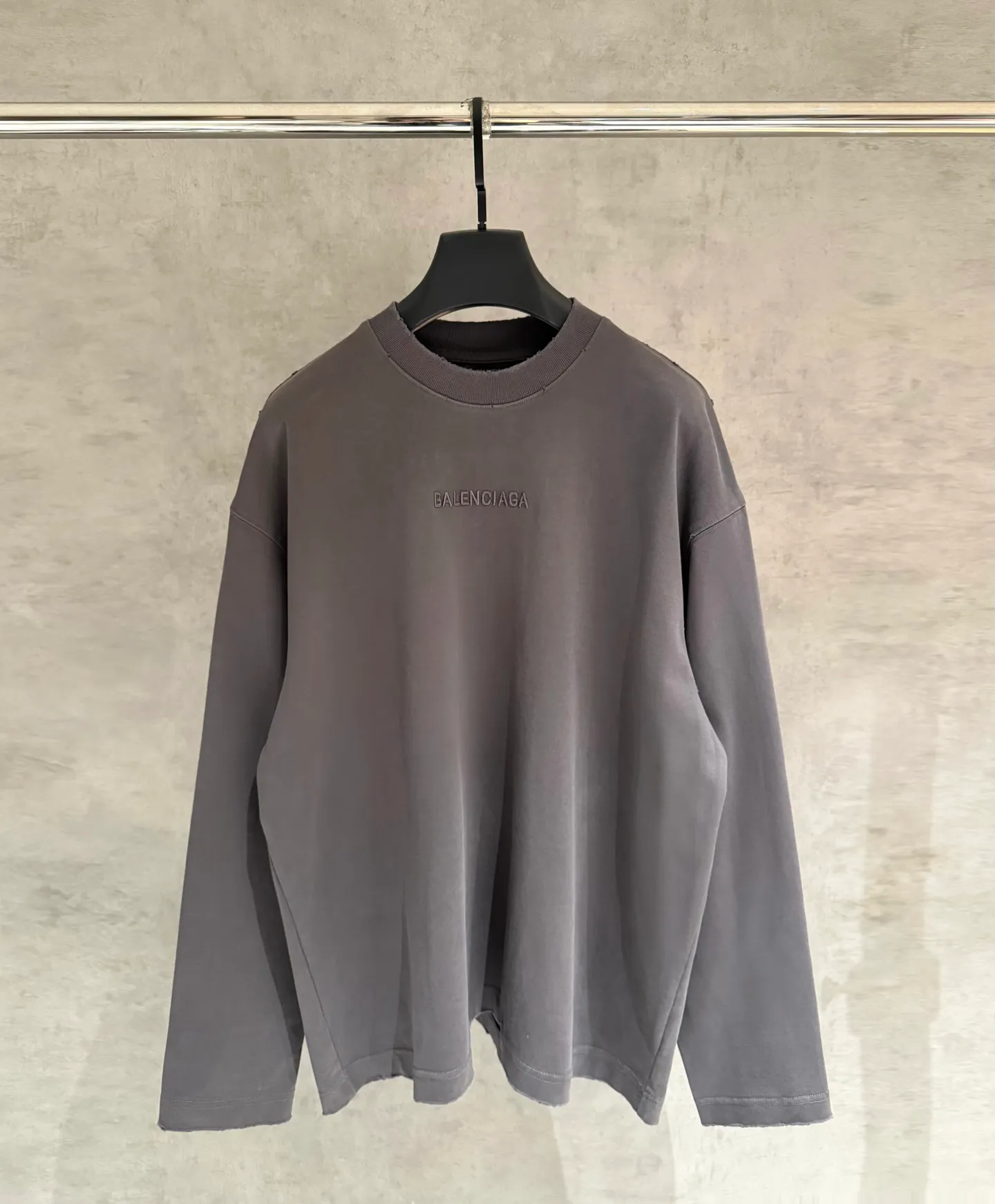 🅿️350 [Strict quality control] Balenciaga 25ss logo embroidered long-sleeved T-shirt. The fabric is made of custom-dyed 100% pure cotton double-ply fabric. 420g garment wash. Front and rear panel embroidery. Front panel post-garment washing process. Custom hardware. Thread. Accessories. Matching. Same style for men and women. Color: black/off-white/white. Size: M-2xl
