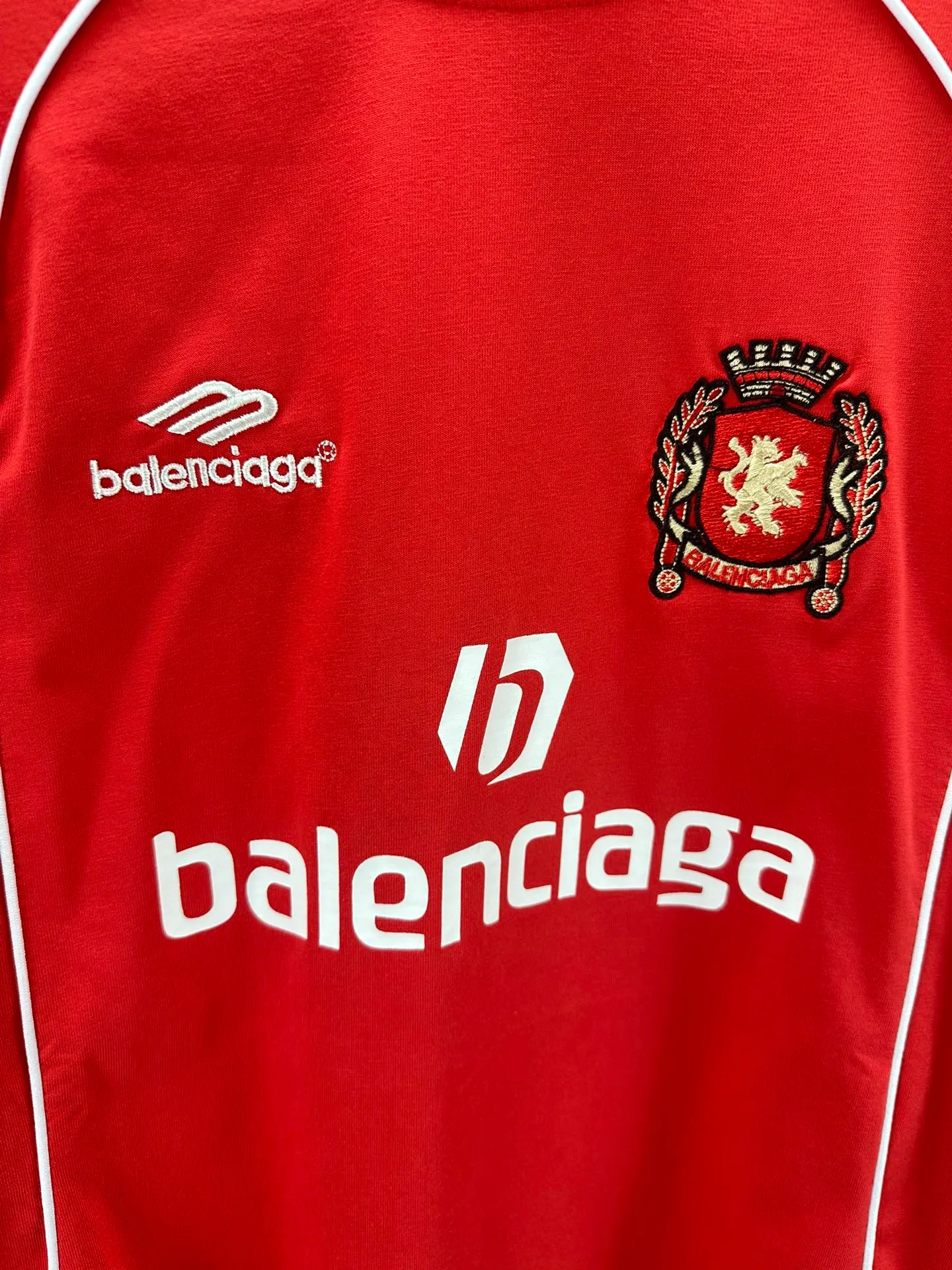 🅿️340 - BALENCI*GA Paris Manchester United co-branded football No. 10 embroidery printed long sleeves, the fabric is made of Paris custom-woven and dyed double-yarn pure cotton fabric. The weight is 280g. The thread is custom-woven and dyed without color difference. The front and rear panels use imported glue screen printing technology + the front and left sleeves use imported Tajima embroidery machine matte light heavy embroidery technology, two high-temperature shaping washes, os dropped shoulders, loose version, same style for men and women! ! -Color: black pink white red fluorescent green -SIZE: XS S M L style number 8606#