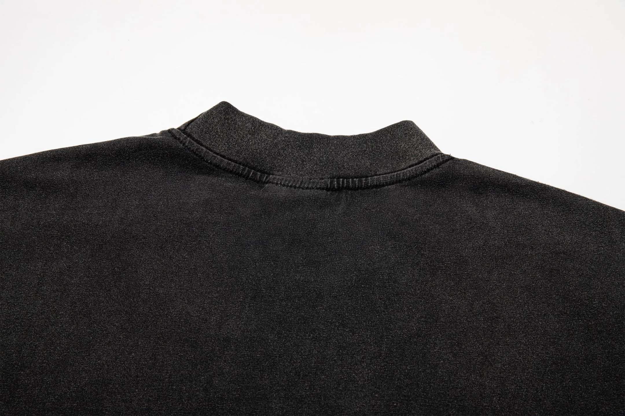 🅿️190 9210# Detailed picture Top version [[BALENCIA*GA] official website quality Paris new classic chest letter LOGO embroidered left and right sleeve badge embroidered short-sleeved T-shirt OS version loose dropped shoulders Unisex fabric: 260g 100% cotton double yarn Process: embroidery on the front left and right sleeves Garment washed distressed shaping solid color Color: washed black Size: XS S M L