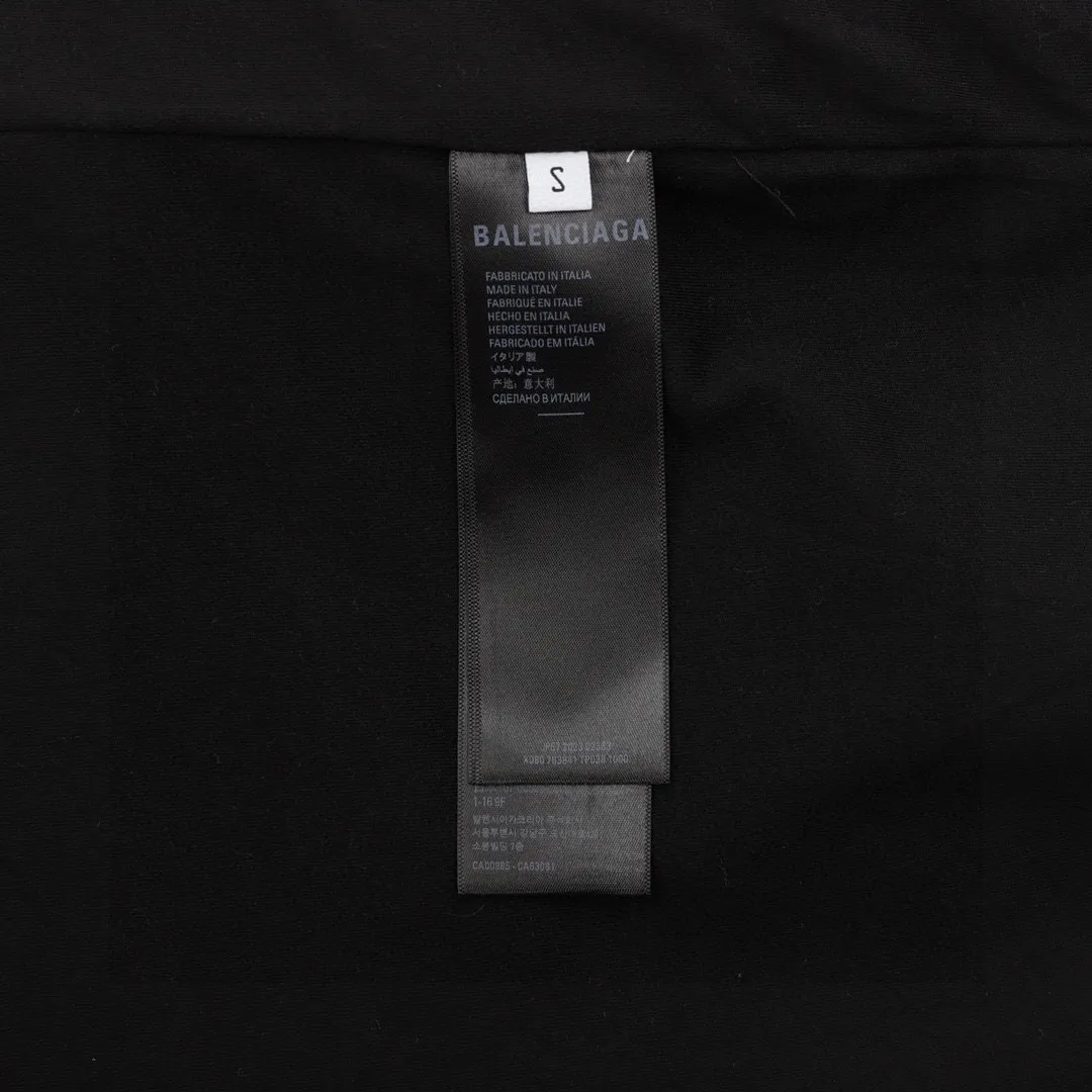 🅿️350 (1:1 original order quality) Balenciaga BLCG 24SS back letter embroidered poplin technical stand collar jacket. Technical poplin fabric, unisex style, large fit, dropped shoulders, front zipper, 2 front zipper diagonal pockets, elastic cuffs and waist, embroidered with DIY metal artwork on the back. Size：S-XL
