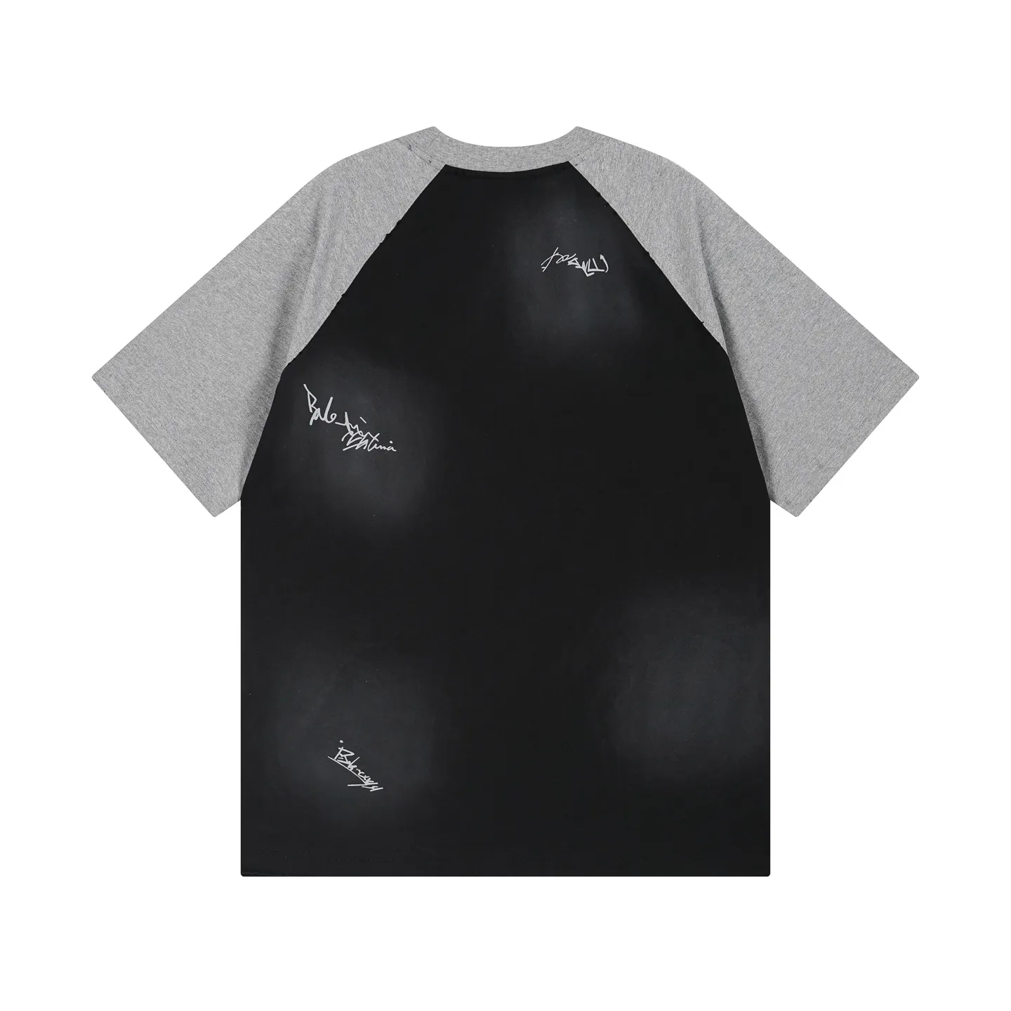 🅿️230 real photos [Top version. Official website quality] BALENCI*GA/Paris #2025 new style raglan sleeves, color matching, signature printing, embroidery LOGO, washed, distressed, hand-painted graffiti, new short-sleeved T-shirt. #2025 Brick Cabinet Synchronization Extra heavy craftsmanship. Welcome to compare. The fabric is made of Paris ZP custom-woven and dyed cotton double yarn, with a weight of 260 grams. The cloth surface is clean. The cloth pattern is clear, soft and comfortable. The threads are dyed with no color difference. The signature is printed with environmentally friendly glue, and the classic letter LOGO is embroidered with an imported Tajima embroidery machine. The letters are clear and the effect is three-dimensional. Restore brick cabinet, adopt OS loose shoulder style. Same style for men and women. Code: BL253728 Color: black, white, yellow Size: XS S M L