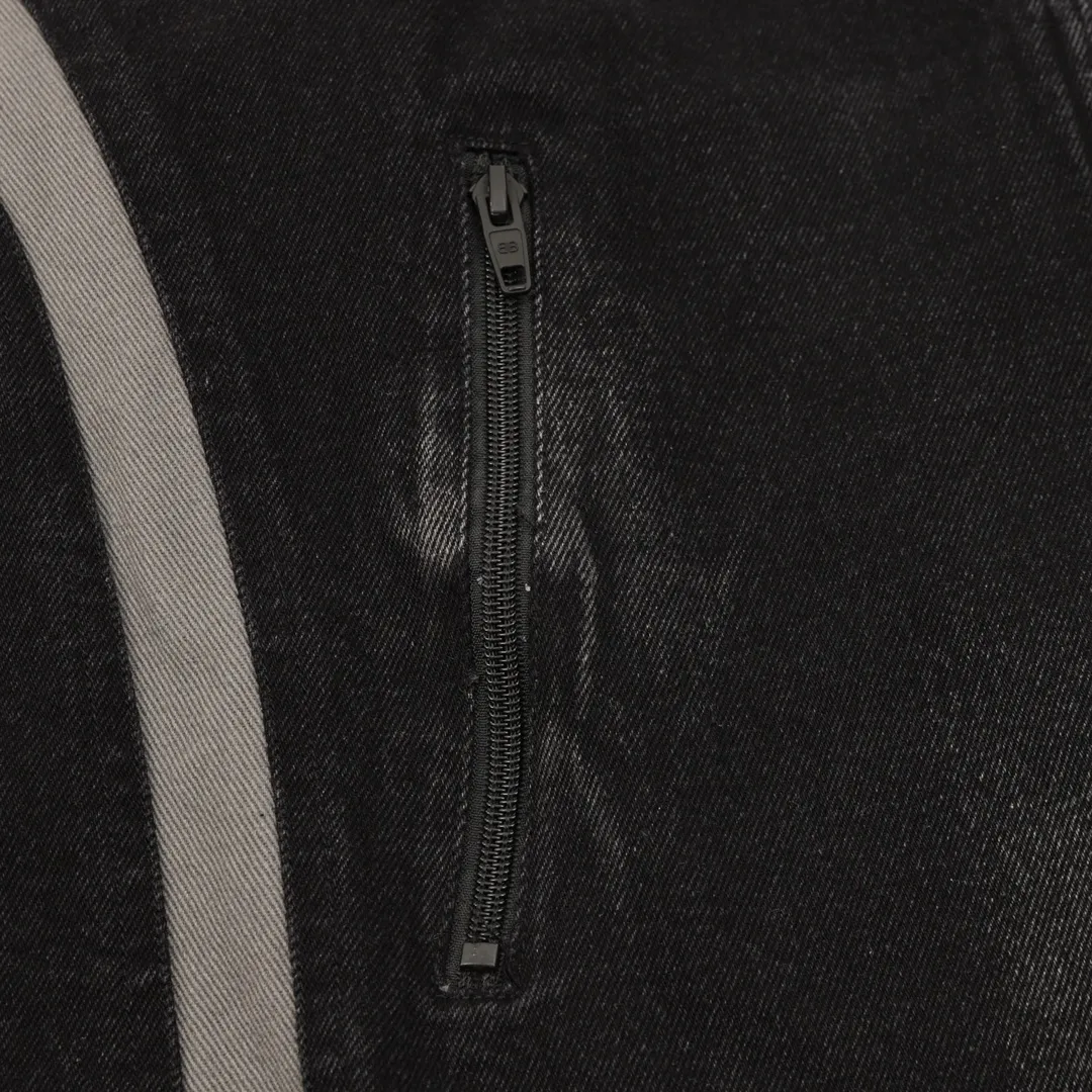🅿️860 Balenciaga/Balenciaga double-sided spliced ​​denim jacket. Special custom-woven high-density woven fabric and fried denim fabric. Produced by Tajima embroidery machine imported from Japan. Hand-rubbed potassium permanganate washing and fading process for ready-made garments. Naturally aged. Processed by a major foreign trade factory. The workmanship is flawless. Size: 1-4