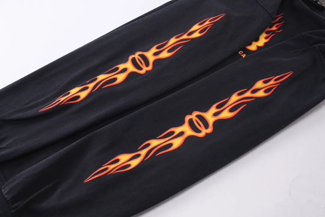 🅿️230 real photos [Top version. Official website quality] BALENCI*GA/Paris#.2024#Double Ring# Flame Direct Injection Printed Washed and Distressed Long Sleeve T-shirt 2024 New Style. Genuine product developed at the first time, widely used in the market. Happy printing comparison! The fabric is made of Paris ZP custom-woven and dyed cotton double yarn. Weighing 260 grams, the cloth surface is clean. The cloth pattern is clear, soft and comfortable. The threads are dyed with no color difference. The printing uses environmentally friendly imported materials for direct printing, with clear patterns and three-dimensional effects. The entire garment is washed, distressed and worn. The version adopts OS loose shoulder design. Same style for men and women. Code: BL225037 Color: washed black Size: XS S M L