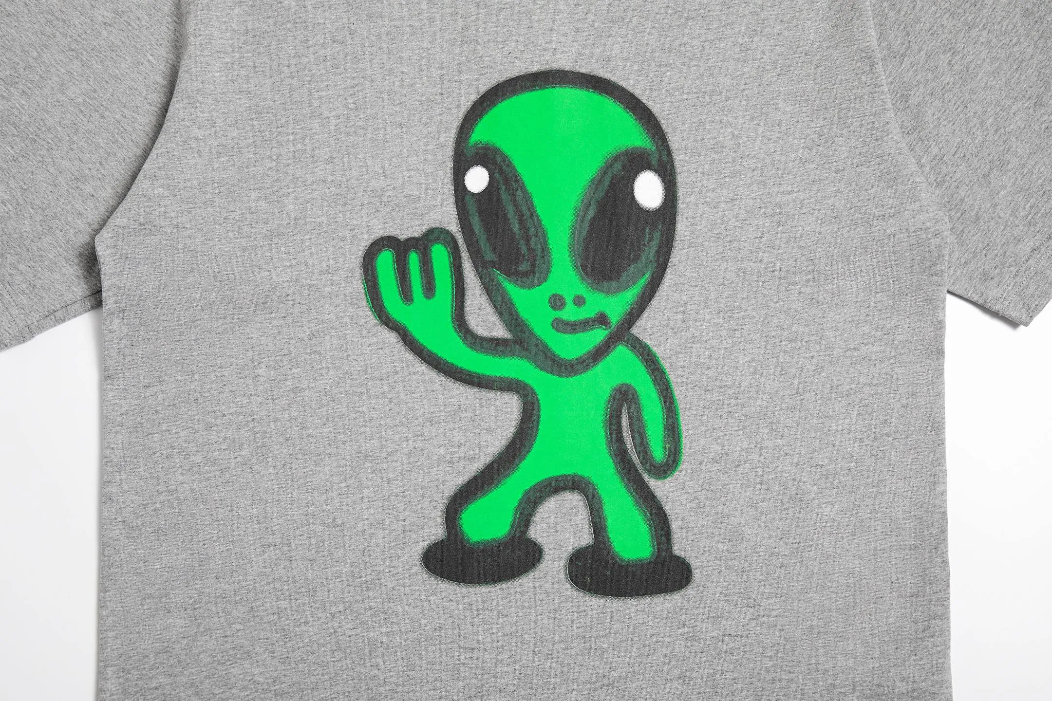 🅿️180 9196# Detailed picture Top version [[BALENCIA*GA] official website quality Paris new front panel alien back panel smiley face printed luminous effect short-sleeved T-shirt OS version loose dropped shoulders Unisex fabric: 260 grams 100% cotton double yarn Technology: front and rear digital direct injection Right sleeve embroidery Garment wash Shape solid color Color: black off-white floral gray Size: XS S M L