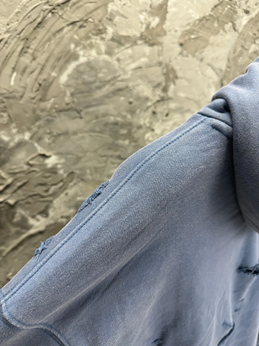 🅿️400 - BALENCI*GA Paris' latest 3M classic LOGO printed hooded long-sleeved sweatshirt on the chest. The front printing is made of imported environmentally friendly offset printing. The master manually positions and polishes the points by hand. The effect is three-dimensional. Exclusively pattern-matched, woven and dyed 460g fabric. Threads are dyed in the same vat with zero color difference. Brick cabinet synchronization. Welcome to compare. Same style for men and women -Color: washed black washed blue -SIZE: Xs S M L style number 8958#