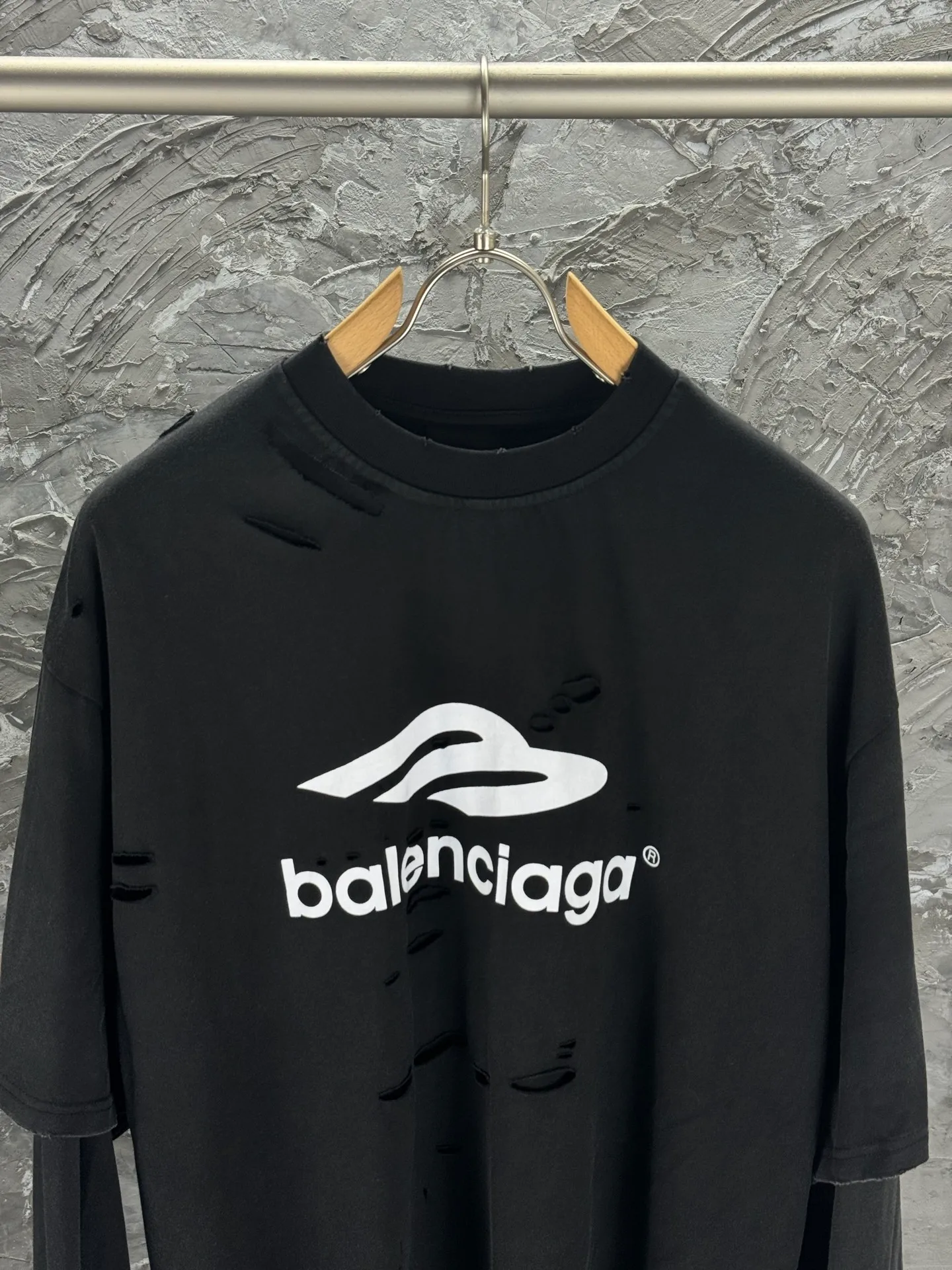 🅿️320 - BALENCI*GA 25 Paris 3M classic LOGO worn fake two-piece long-sleeved T-shirt. The printing is made of environmentally friendly imported materials. Ready-made clothes are washed. Manual master positioning and worn. Overweight craftsmanship. The letters are clear. The effect is three-dimensional. Exclusively pattern-woven and dyed 280g fabric. Threads are dyed in the same cylinder with zero color difference. The version adopts OS loose shoulder design. Welcome to compare. Same style for men and women -Color: washed black -SIZE: Xs S M L style number 8637