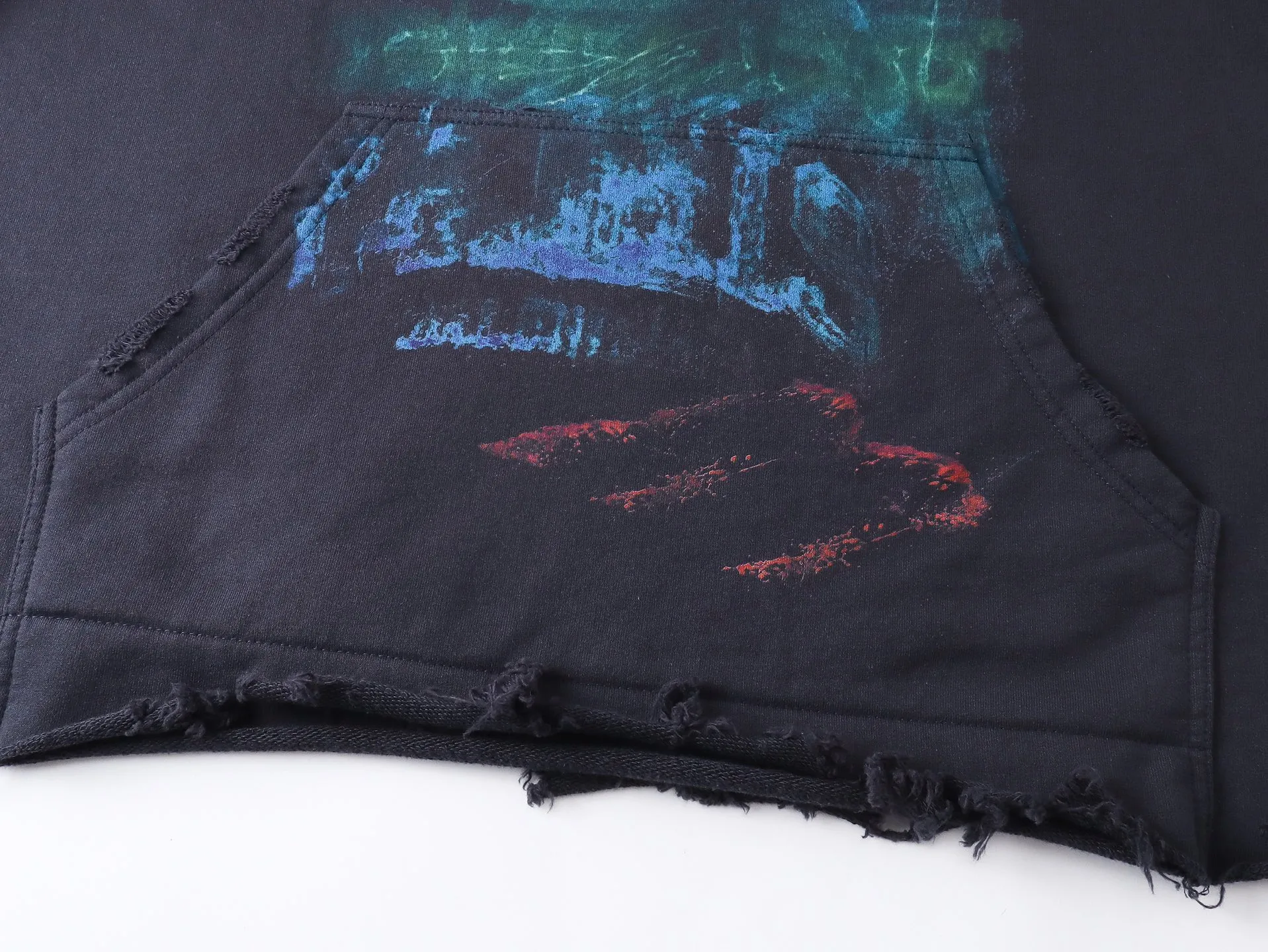 🅿️360 detailed pictures [Top version. Official website quality] BALENCI*GA/Paris BALENCI*GA#25 Paris new model, blurred pattern on the front and back, direct spray of white ink on the front and back, worn and damaged by washing, old hem, hand-polished hooded sweatshirt, brick cabinet synchronization. The worn and worn ZP is the same, welcome to compare. The fabric is made of Paris ZP custom-woven and dyed cotton sweatshirt. The weight is 460 grams. The cloth surface is clean. The cloth pattern is clear. Soft and comfortable. The color fastness is good. It is not easy to change color. The threads are woven and dyed with no color difference. The printing uses white ink computer direct printing, and the garments are washed, worn and worn, and the craftsmanship is extremely heavy. Jubie market makes goods based on pictures. Comparisons welcome. Restore the brick cabinet. The version adopts the OS loose shoulder version. Same style for men and women. Code: BL258963 Color: gray blue Size: XS S M L