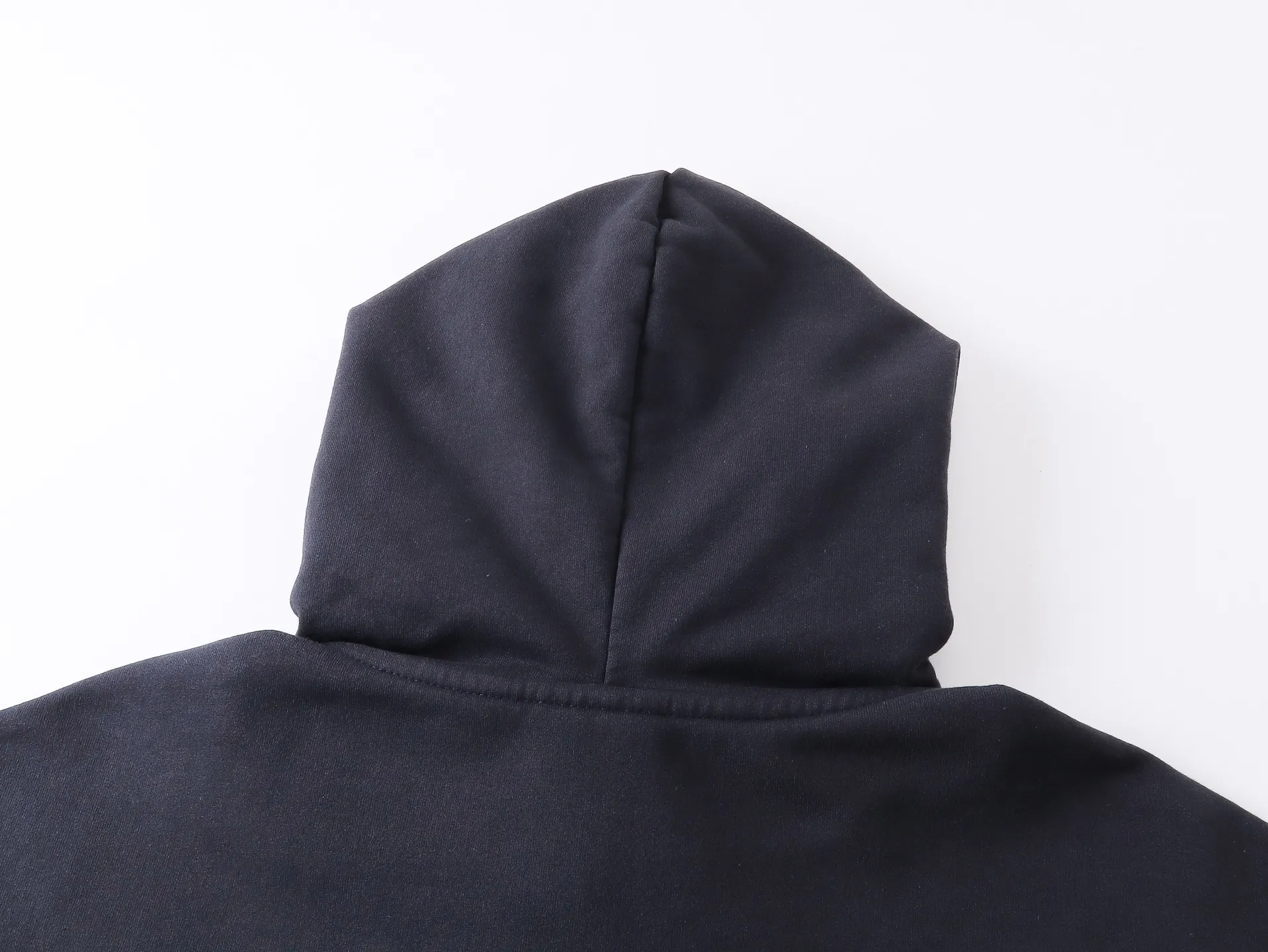 🅿️360 detailed pictures [Top version. Official website quality] BALENCI*GA/Paris BALENCI*GA#25 Paris new model, blurred pattern on the front and back, direct spray of white ink on the front and back, worn and damaged by washing, old hem, hand-polished hooded sweatshirt, brick cabinet synchronization. The worn and worn ZP is the same, welcome to compare. The fabric is made of Paris ZP custom-woven and dyed cotton sweatshirt. The weight is 460 grams. The cloth surface is clean. The cloth pattern is clear. Soft and comfortable. The color fastness is good. It is not easy to change color. The threads are woven and dyed with no color difference. The printing uses white ink computer direct printing, and the garments are washed, worn and worn, and the craftsmanship is extremely heavy. Jubie market makes goods based on pictures. Comparisons welcome. Restore the brick cabinet. The version adopts the OS loose shoulder version. Same style for men and women. Code: BL258963 Color: gray blue Size: XS S M L