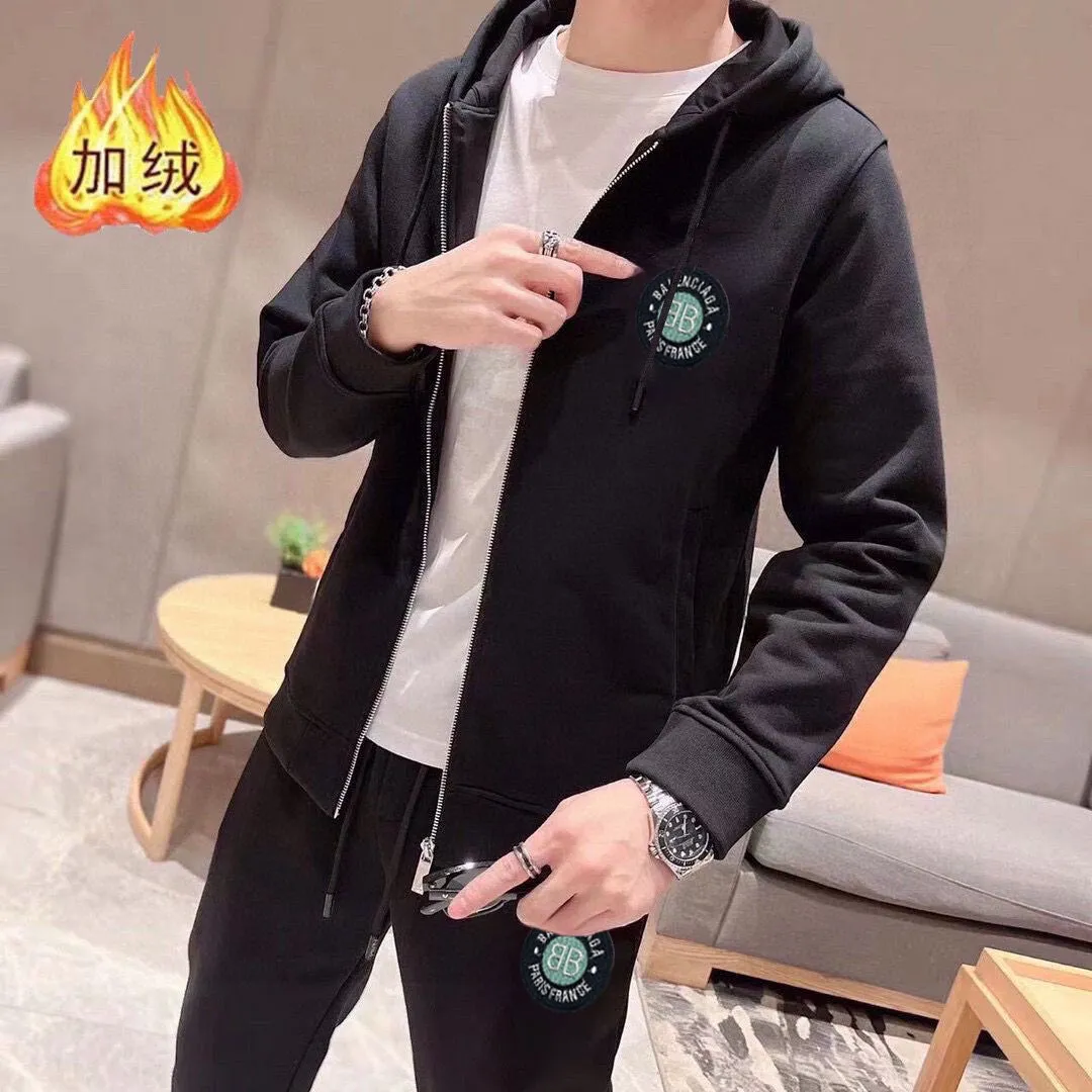 🅿️460 brand [BALENCIAGA] (velvet and thickened) 2025 spring new product, celebrities’ favorite fashion-flavored casual suit, clean and neat tailoring, full of urban style. Made of high-quality customized fabrics, the lining has excellent thermal insulation effect, feels soft and dry, and the upper body effect is crisp and stylish. The three-dimensional cutting process and the pattern are all of high standards, and the silhouette version has the right benefits! It is not tight at all, and you feel good when you put it on. So many top-quality raw materials create high-end products with unparalleled value. It is the first choice for high-end fashion people. (Size: M-4XL can wear up to 200 pounds)