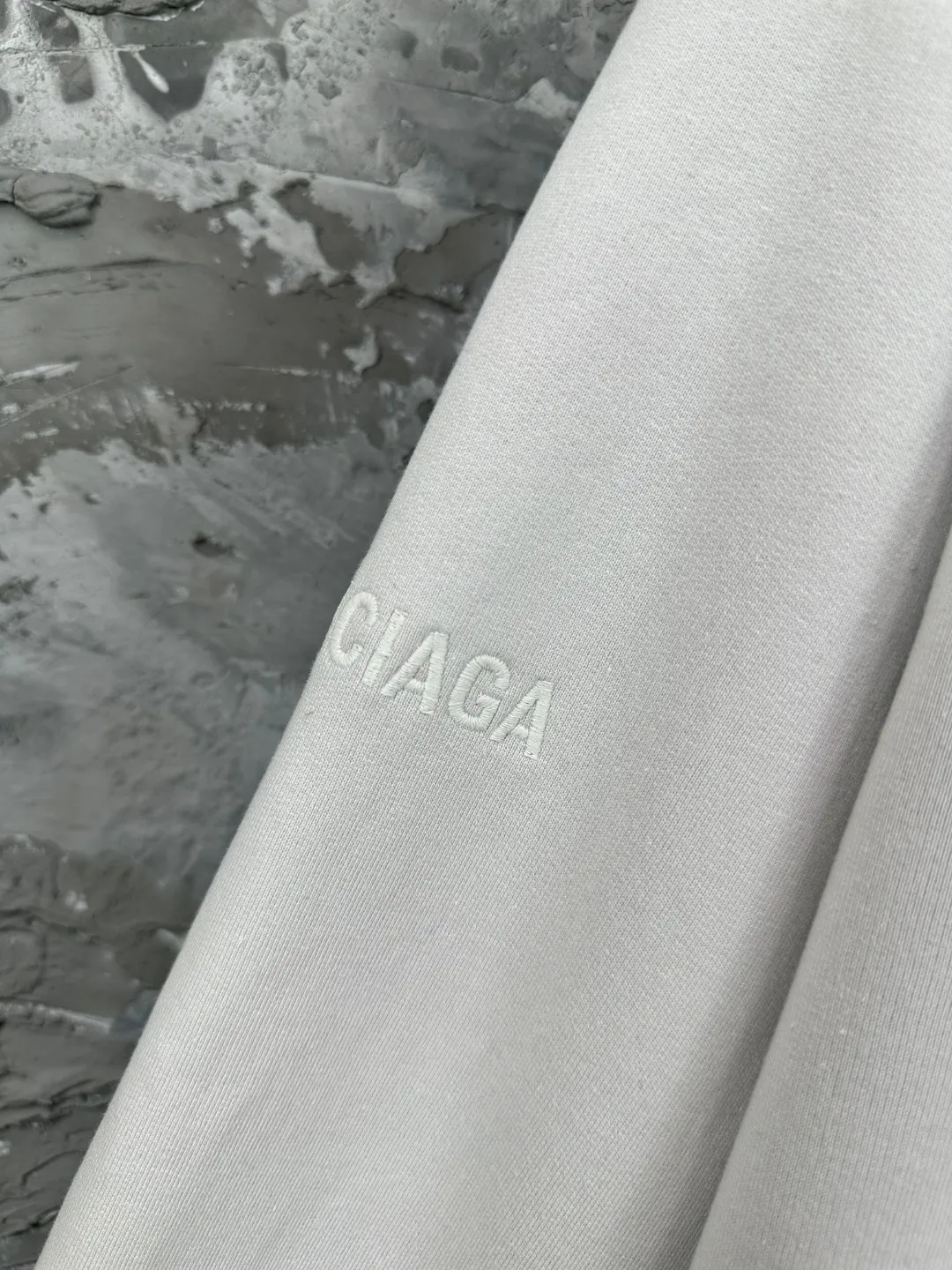 🅿️370 - BALENCI*GA Paris NICOLE artistic hooded sweatshirt. The front and back patterns are made of Conley direct injection. The sleeves are finely embroidered by imported Tajima embroidery machines. Customized matching hardware. Overweight craftsmanship. Clear letters. Three-dimensional effect. Exclusively pattern-woven and dyed 460g fabric. Threads are dyed in the same cylinder with zero color difference. Brick cabinet synchronization. Welcome to compare. Same style for men and women -Color: off-white -SIZE: Xs S M L Style number 8978#