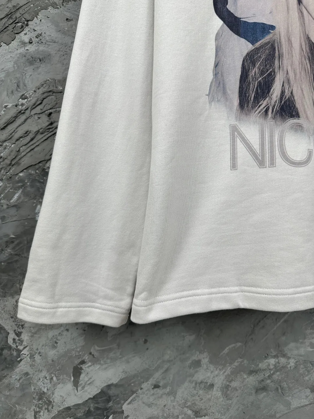 🅿️370 - BALENCI*GA Paris NICOLE artistic hooded sweatshirt. The front and back patterns are made of Conley direct injection. The sleeves are finely embroidered by imported Tajima embroidery machines. Customized matching hardware. Overweight craftsmanship. Clear letters. Three-dimensional effect. Exclusively pattern-woven and dyed 460g fabric. Threads are dyed in the same cylinder with zero color difference. Brick cabinet synchronization. Welcome to compare. Same style for men and women -Color: off-white -SIZE: Xs S M L Style number 8978#