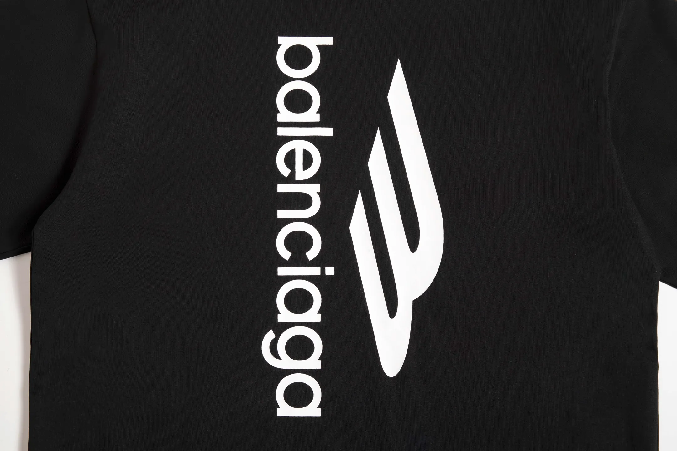 🅿️170 9187# Detailed picture Top version [[BALENCIA*GA] official website quality Paris new ski series 3M artistic letter LOGO printed short-sleeved T-shirt OS version loose dropped shoulders Unisex style Fabric: 260 grams 100% cotton double yarn Technology: front and rear panels left and right sleeve printing Garment wash spray painting worn distressed shaping solid color Color: black white Red (red has different craftsmanship and different prices) Size: XS S M L