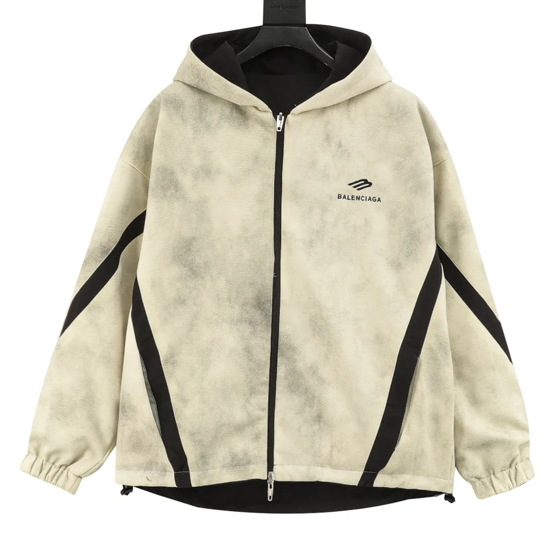 🅿️570 Balenciaga/Balenciaga Spliced Embroidered Washed Double-sided Leather Jacket. It looks so good when worn on both sides. It is equivalent to two pieces of clothing. You will never get tired of wearing it. It is so cool. One side is spliced with technical fabrics and the other side is washed with double stitching. This design is so cool that I have no friends. When I saw this model at the Xia Zichen Paris Fashion Show, I just wanted to put it on and go. It is simple and versatile, and the latest loop sports. icon embroidery - a clean version with a neat body, easy to wear on both sides, and stylish no matter how you wear it. Size: XS-L